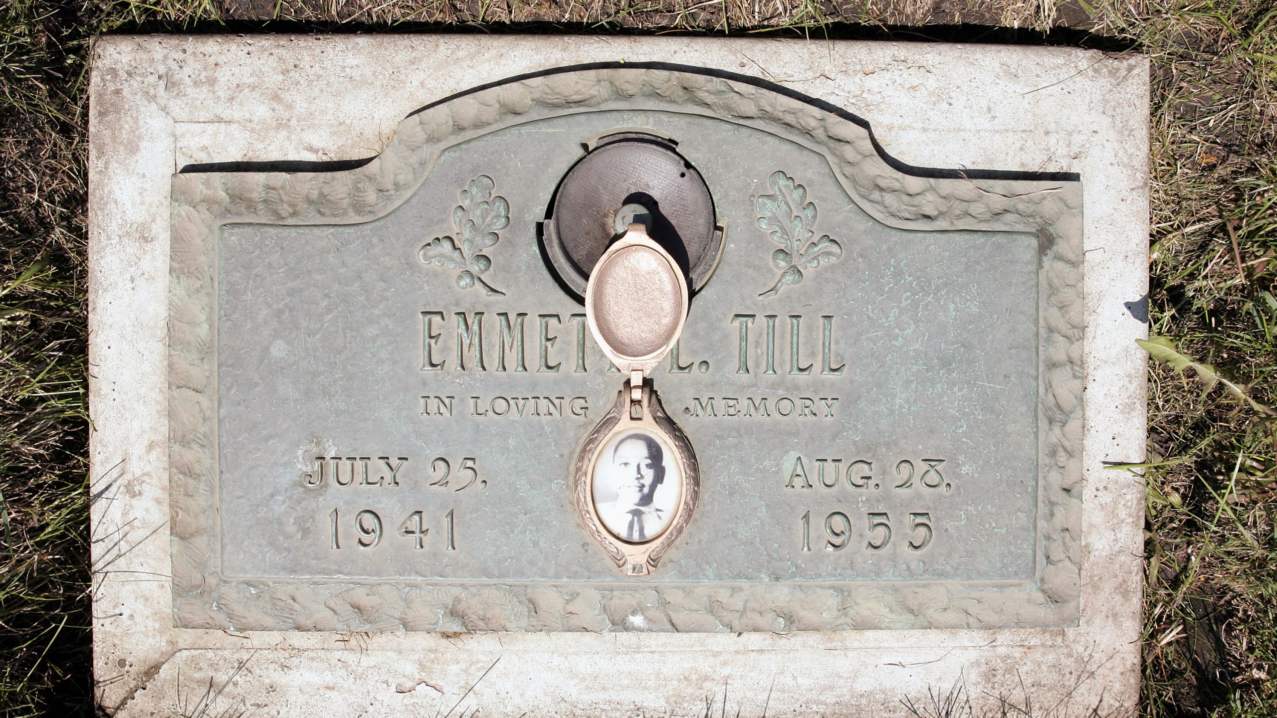 A plaque marks the gravesite of Emmett Till at Burr Oak Cemetery May 4, 2005, in Aslip, Illinois. (Scott Olson/Getty Images)