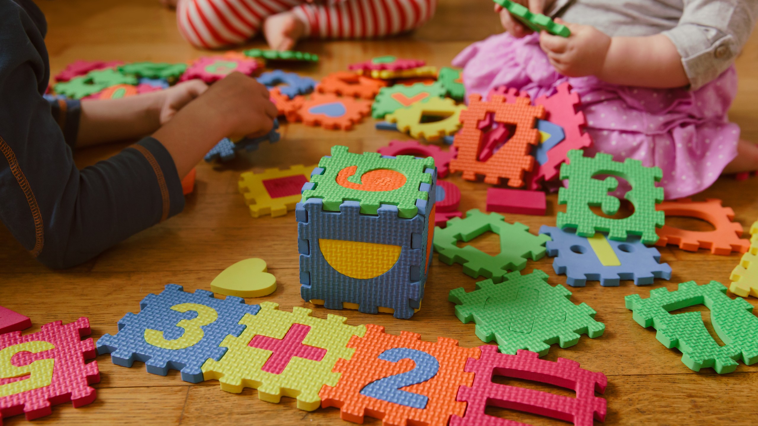 Kids play with a number puzzle in this file photo. (Credit: Getty Images)