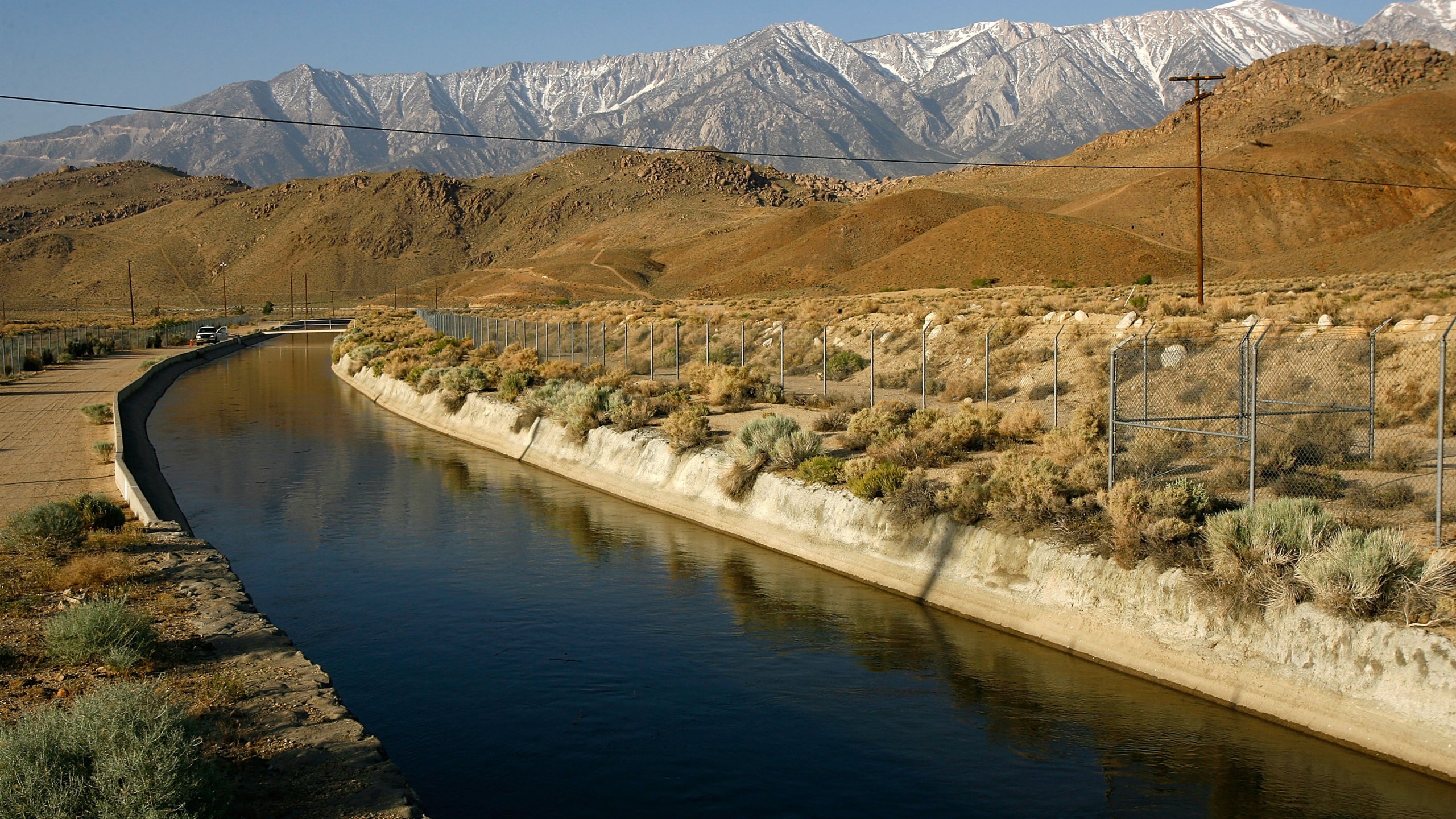 The Los Angeles Aqueduct carries water from the snowcapped Sierra Nevada Mountains to major urban areas of Southern California on May 9, 2008, near Lone Pine. (David McNew / Getty Images)