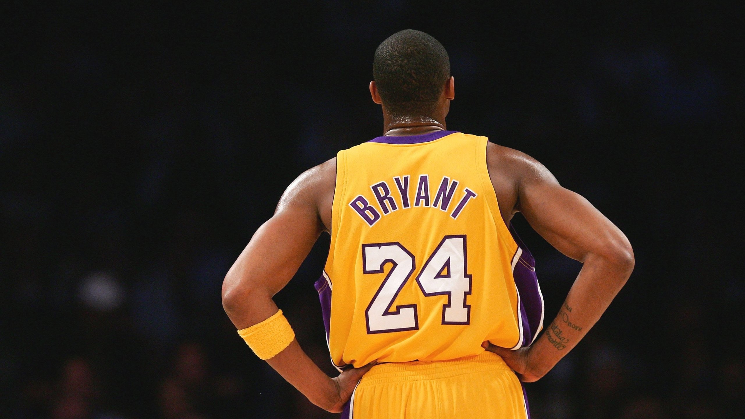 Kobe Bryant of the Los Angeles Lakers looks on during a free throw in the first half against the Houston Rockets at Staples Center on March 30, 2007. (Credit: Lisa Blumenfeld/Getty Images)