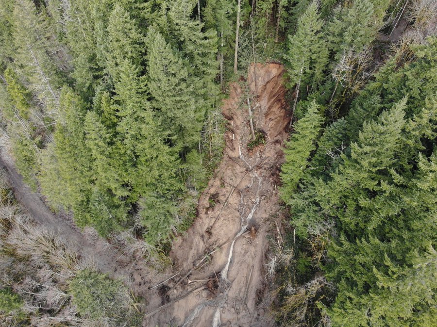 An aerial view of the debris blocking access to the park. (Credit: Washington State Department of Transportation)