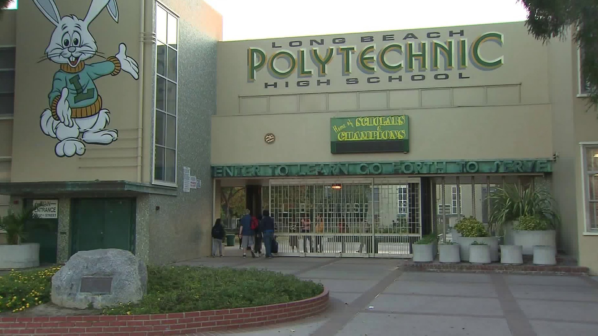 Students walk into Long Beach Polytechnic High School on Feb. 18, 2020. (Credit: KTLA)