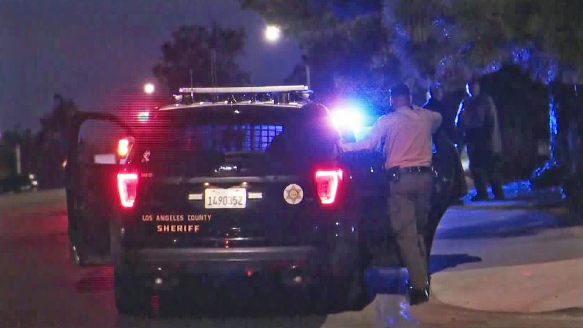 Deputies investigate the scene of a fatal shooting along Rainbow Glen Drive in Santa Clarita on Feb. 15, 2020. (Credit: SCV Signal/Bobby Block)