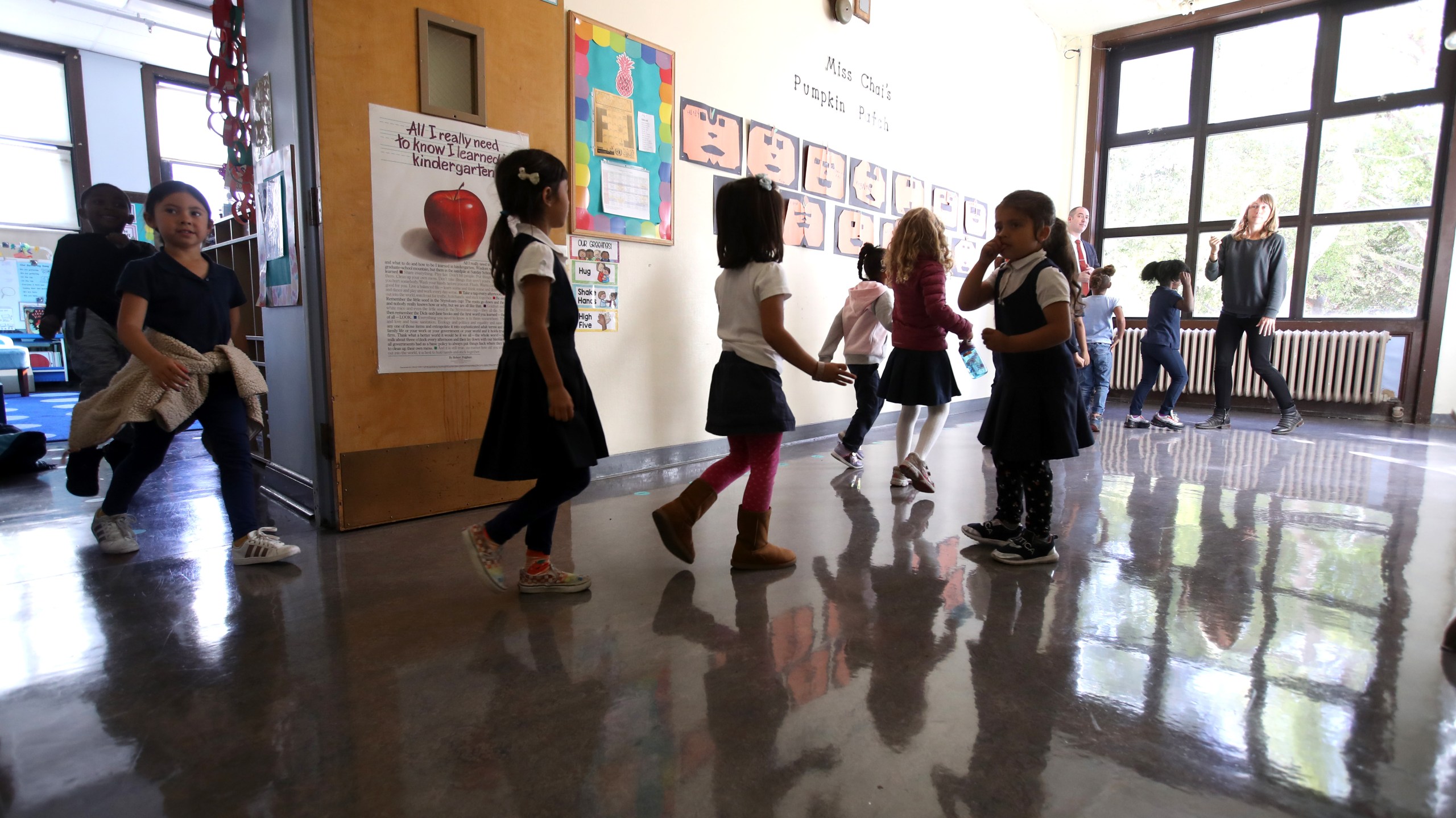 Rosa Parks Elementary School students in San Francisco walk through the campus during an earthquake drill on Oct. 17, 2019. (Justin Sullivan/Getty Images)