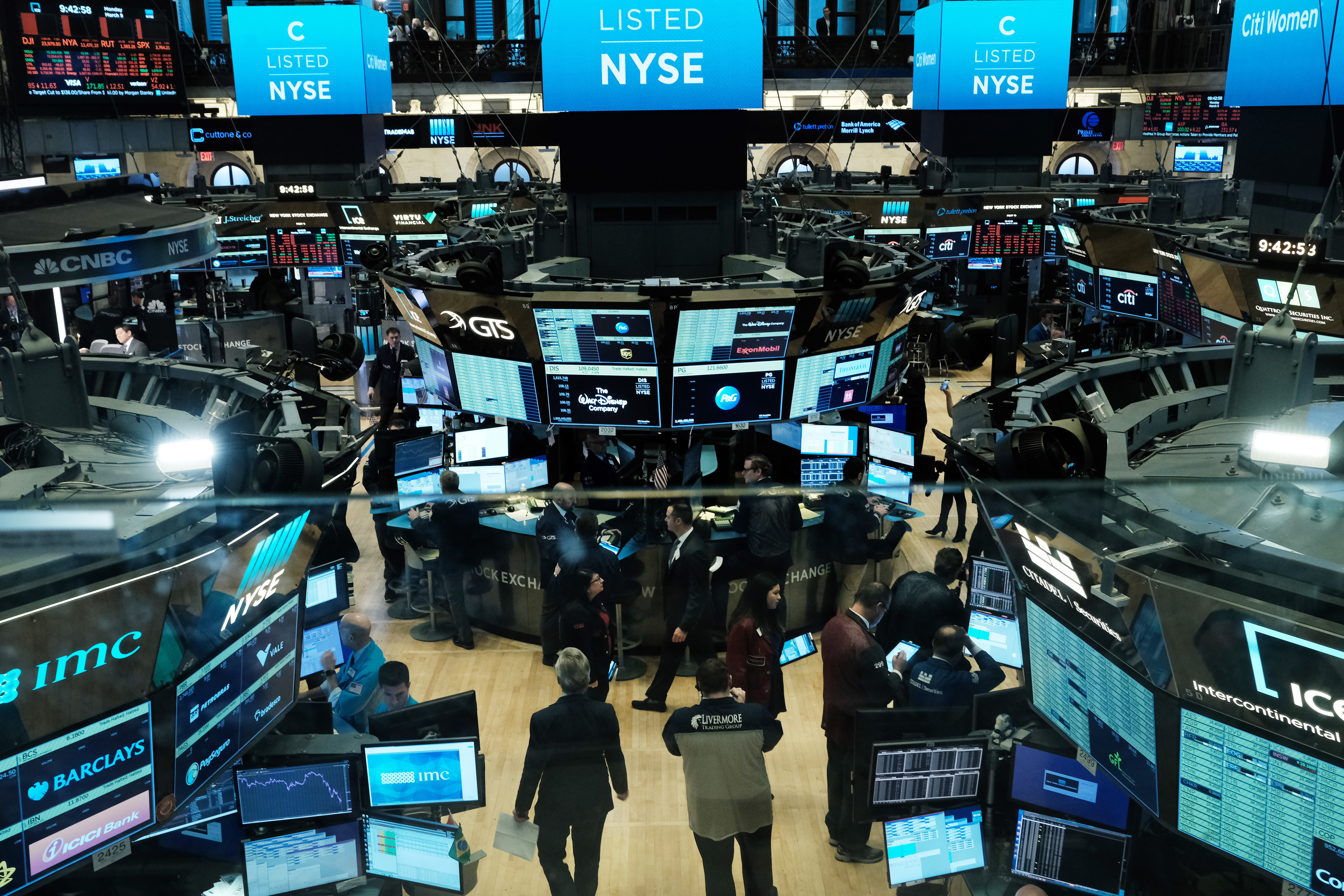 Traders work on the floor of the New York Stock Exchange (NYSE) on March 9, 2020 in New York City. (Spencer Platt/Getty Images)