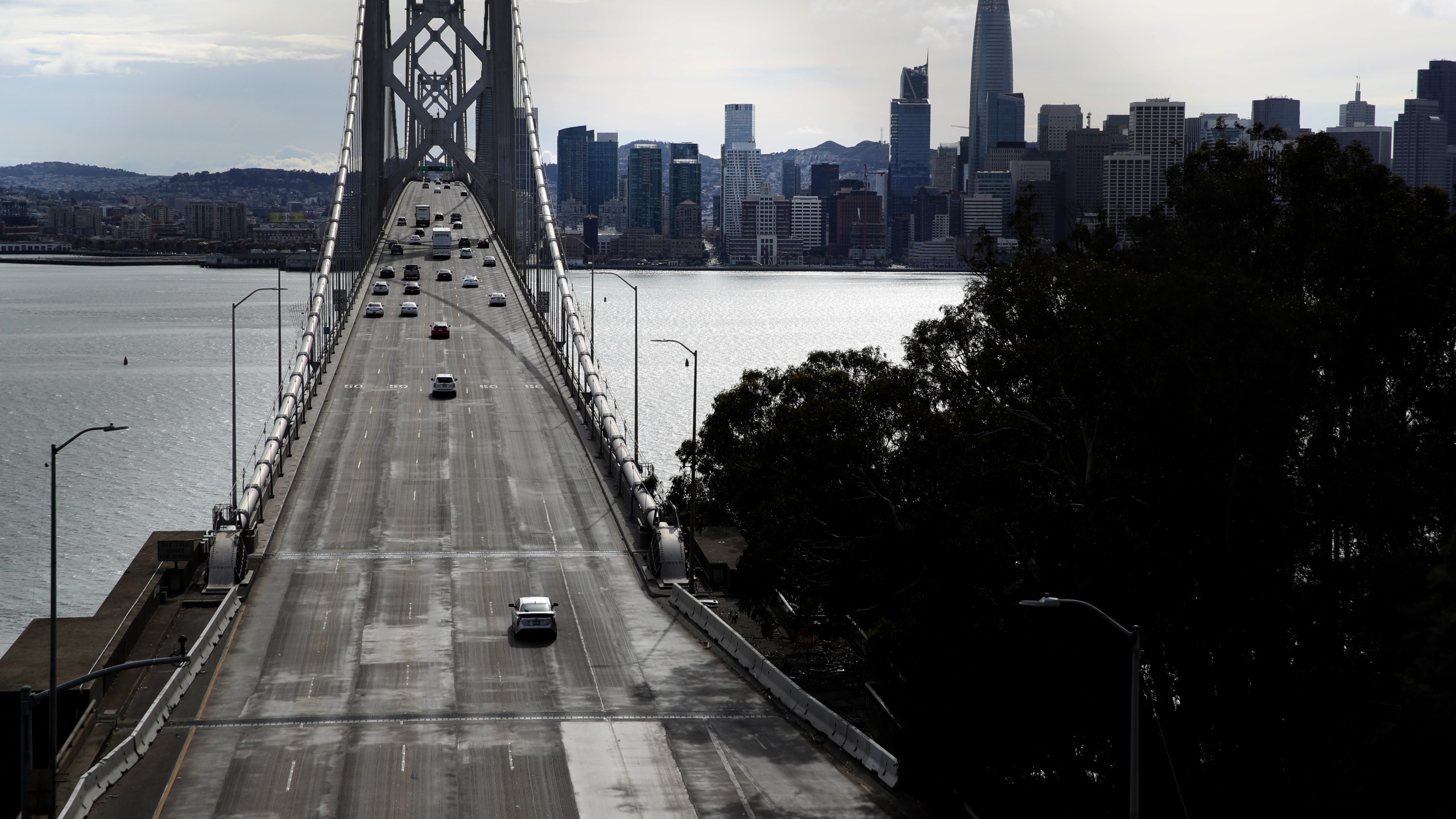 Light traffic crosses the San Francisco – Oakland Bay Bridge during normal commute hours on March 17, 2020. (Justin Sullivan/Getty Images)