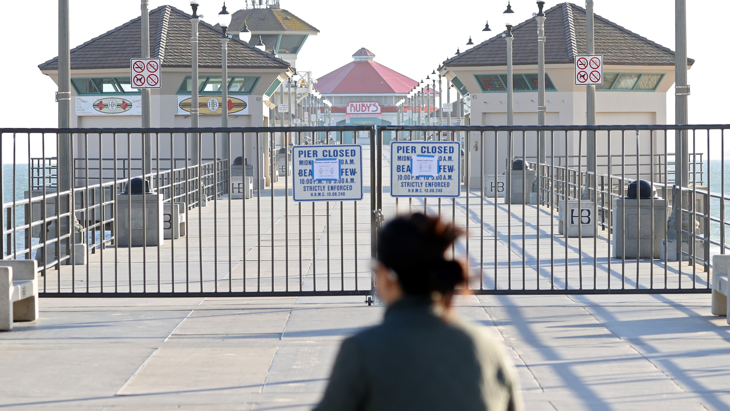 A person stands in front of the closed Huntington Beach Pier on March 24, 2020.(Michael Heiman/Getty Images)