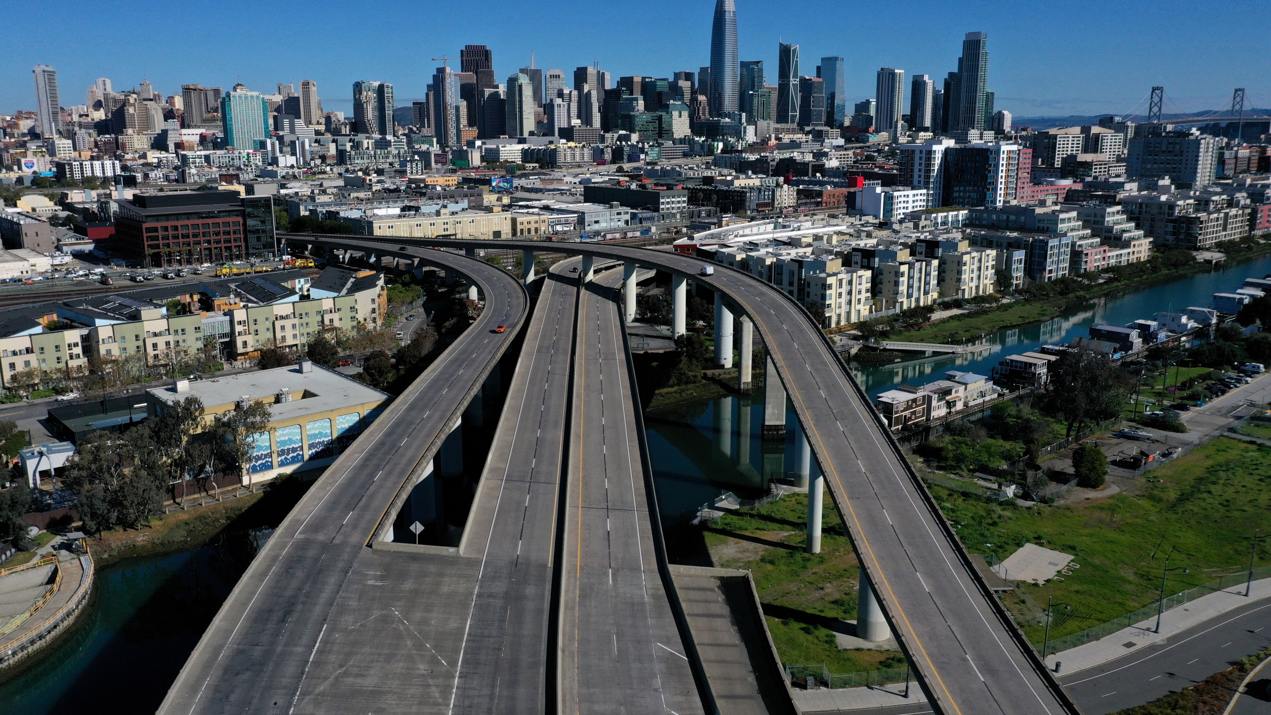 Interstate 280 is seen nearly empty on March 26, 2020, near San Francisco, California. (Justin Sullivan/Getty Images)