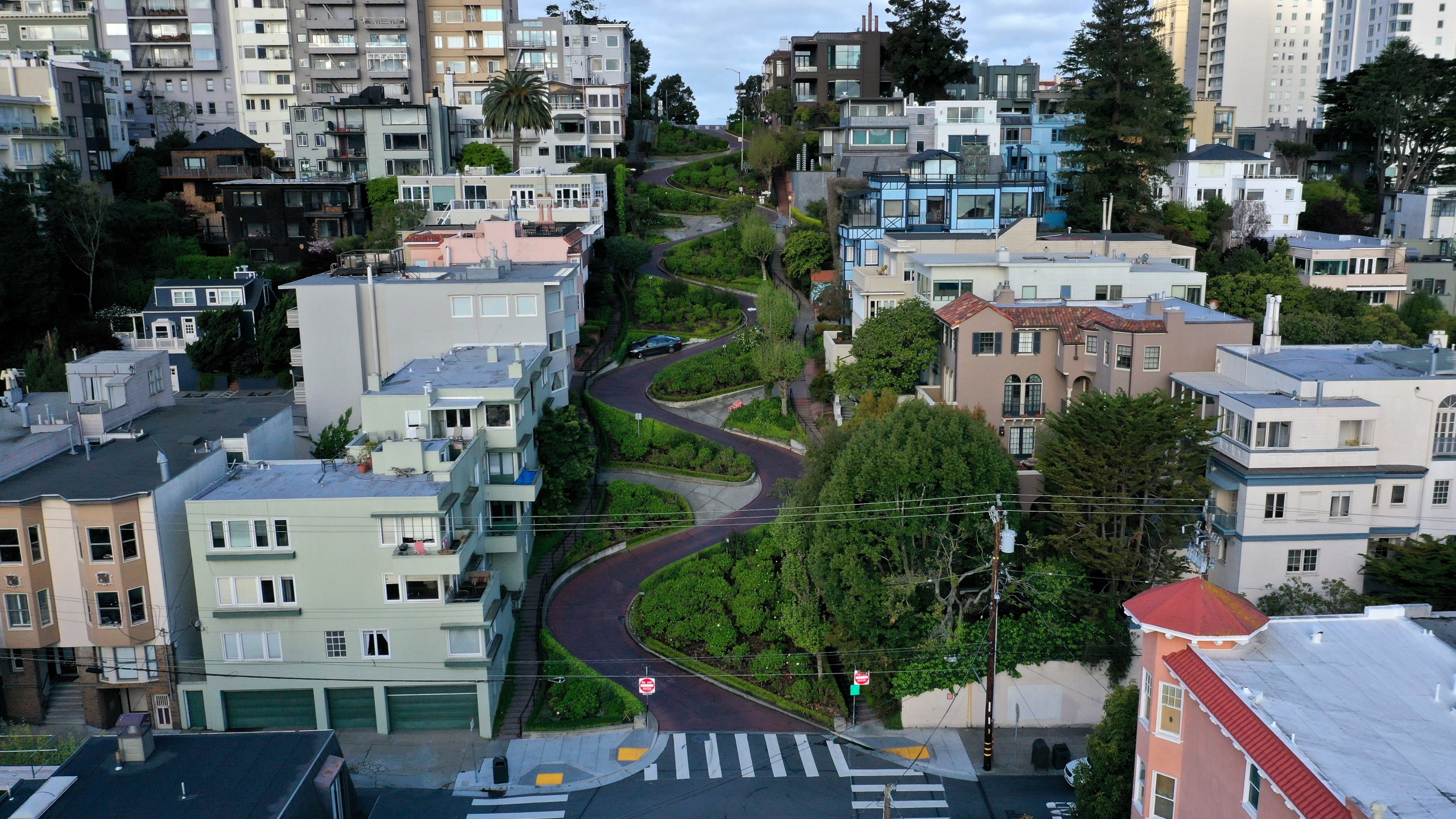 An aerial drone view of an empty Lombard Street tourist destination during the coronavirus pandemic on March 30, 2020. Justin Sullivan/Getty Images)