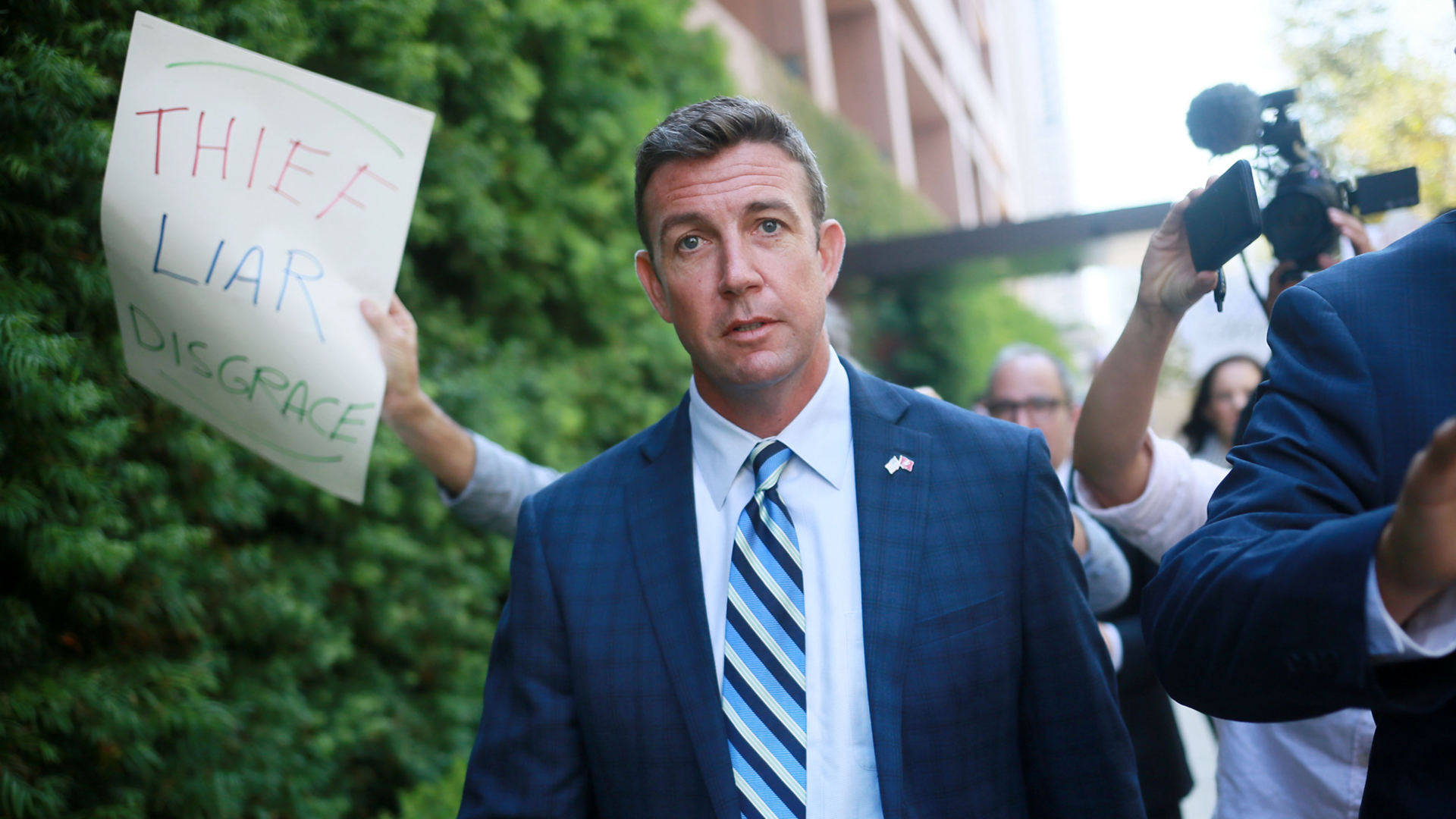 Rep. Duncan Hunter walks out of a federal courthouse in San Diego after an arraignment hearing on Aug. 23, 2018. (Credit: Sandy Huffaker / Getty Images)