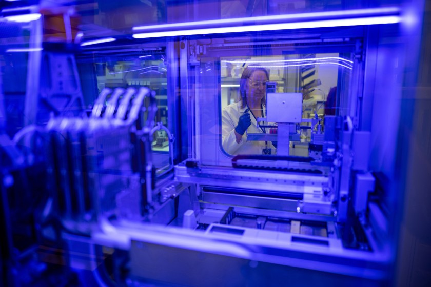 Katie Zegarski, supervising clinical lab scientist with the Department of Pathology and Laboratory Medicine at UC Davis Health, runs through the process of loading samples into a new testing instrument for the virus that causes COVID-19.(Wayne Tilcock/UC Davis Health)