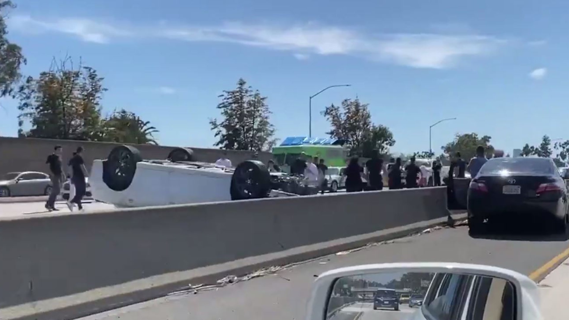 A person was killed in a rollover crash on the 10 Freeway in Los Angeles' Jefferson Park neighborhood on April 24, 2020. (Credit: Memo Torres)