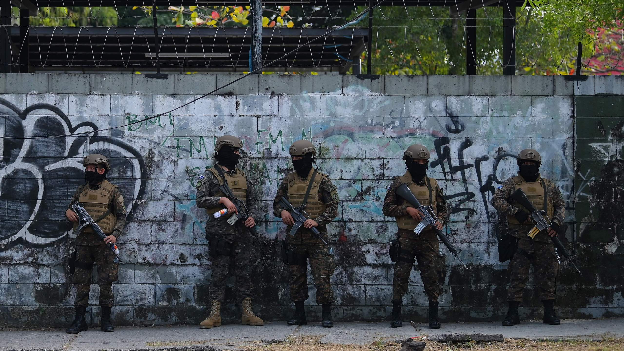 In this picture taken on February 09, 2020, soldiers guard the Legislative Assembly, in San Salvador, as supporters of Salvadoran President Nayib Bukele gather outside it to make pressure on deputies to approve a loan to invest in security. (MARVIN RECINOS/AFP via Getty Images)