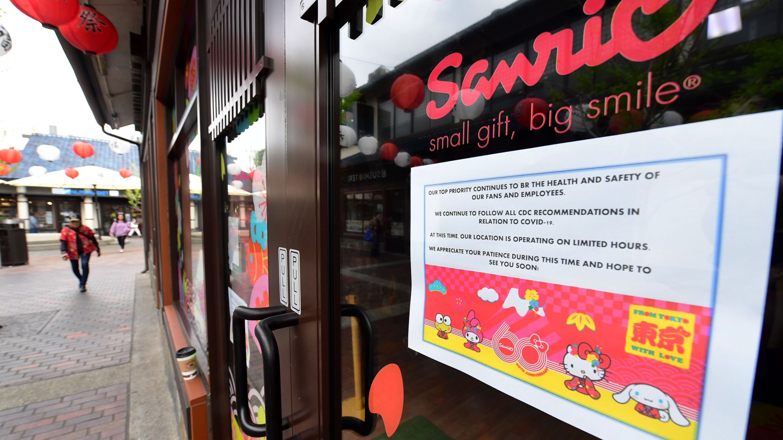 A sign posted on a Sanrio store in the Little Tokyo on March 16, 2020 announces its temporary closure as the coronavirus pandemic brings much of California to a standstill. (Frederic J. Brown/AFP via Getty Images)