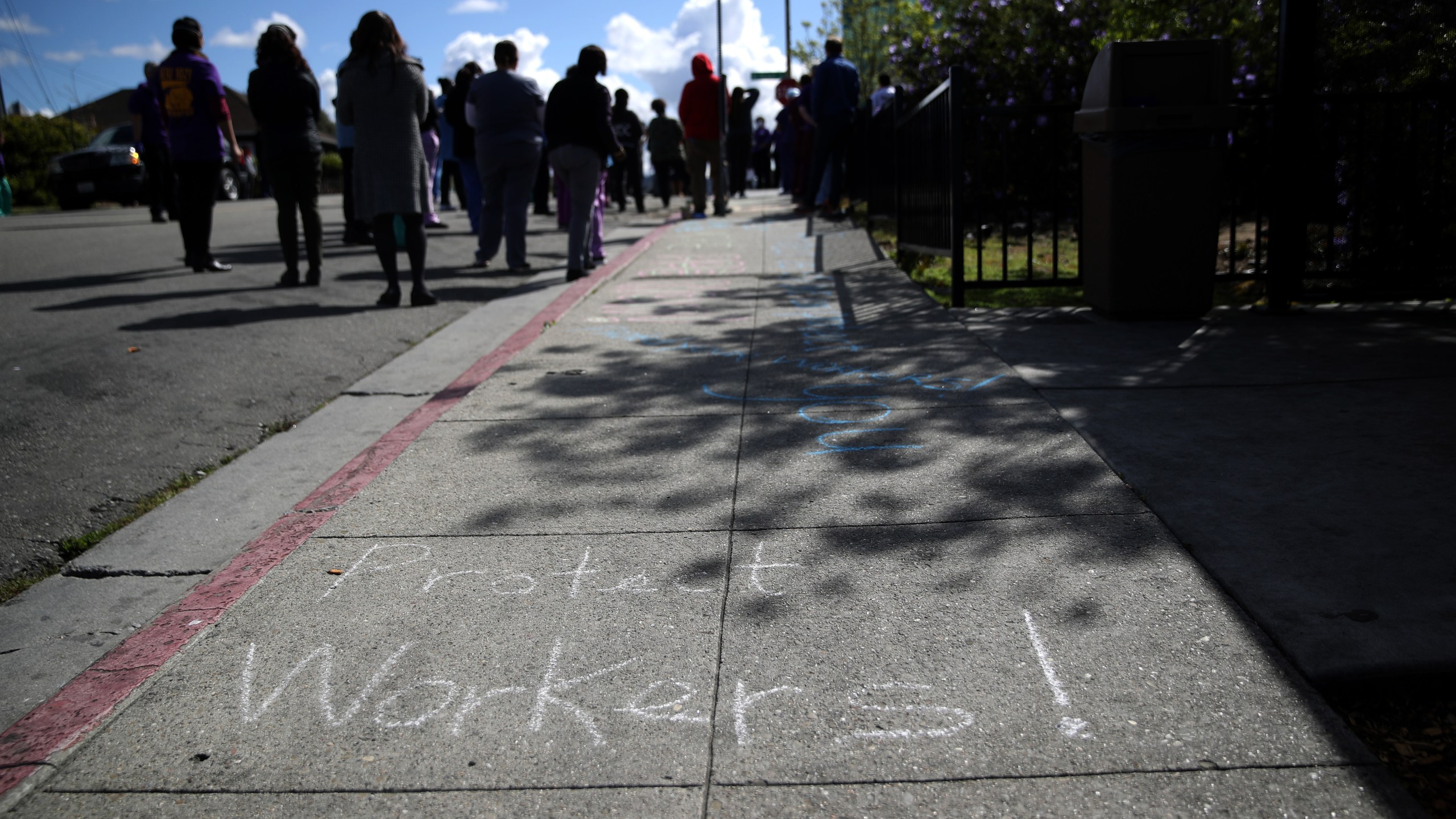 A message is shown written in chalk on the sidewalk in front of Highland Hospital on March 26, 2020, in Oakland. (Justin Sullivan/Getty Images)