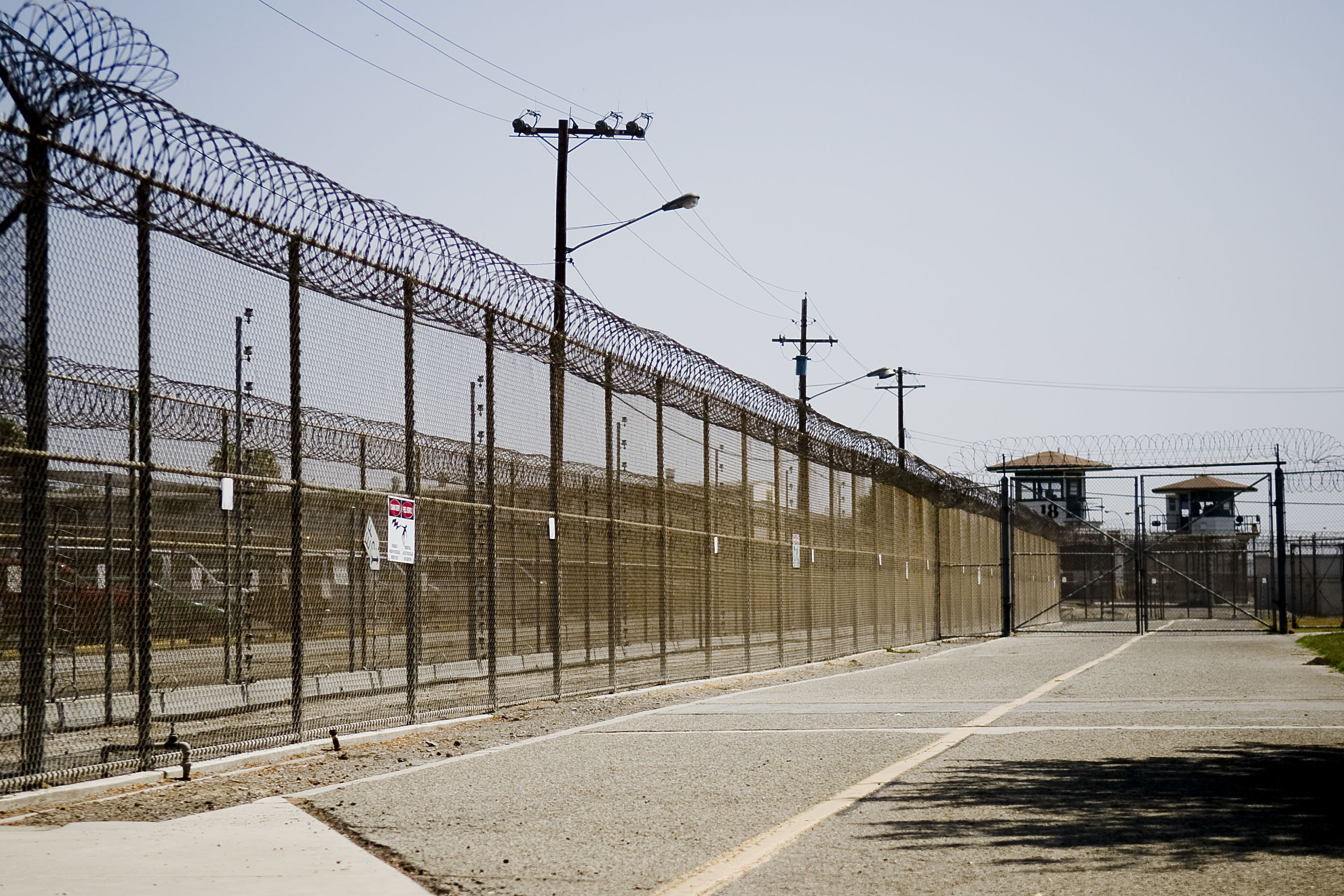 The California Institution for Men prison fence is seen on August 19, 2009, in Chino, California. (Michal Czerwonka/Getty Images)