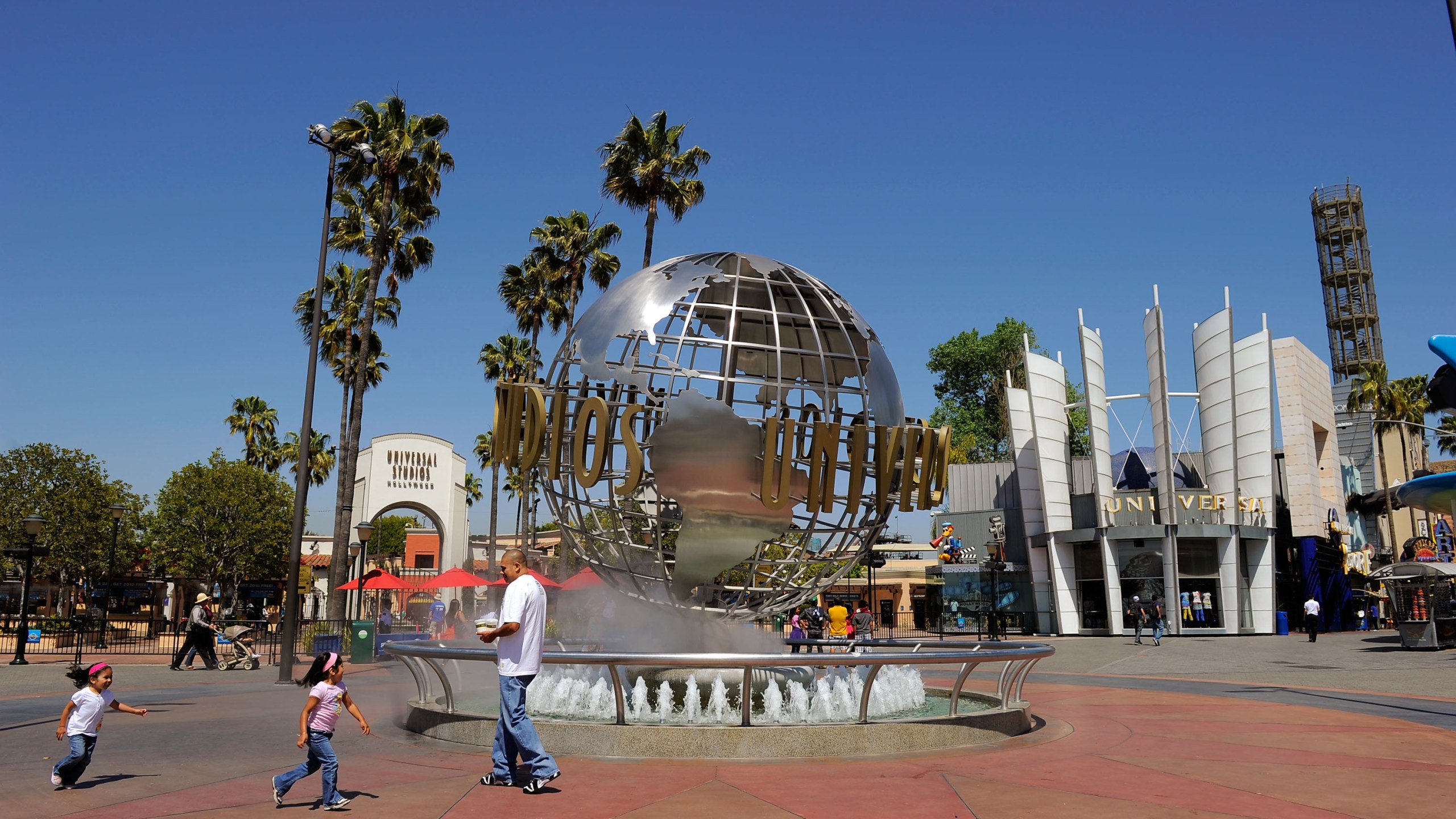 Toursits get their picture taken at the front entrance of Universal Studios Hollywood theme park on May 4, 2010. (Kevork Djansezian/Getty Images)