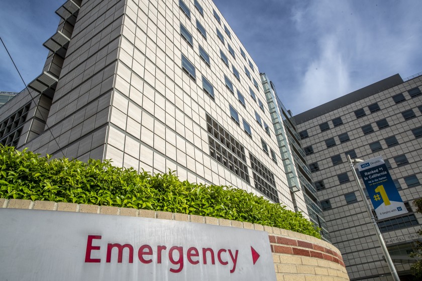 Emergency room entrance to Ronald Reagan UCLA Medical Center. (Robert Gauthier / Los Angeles Times)