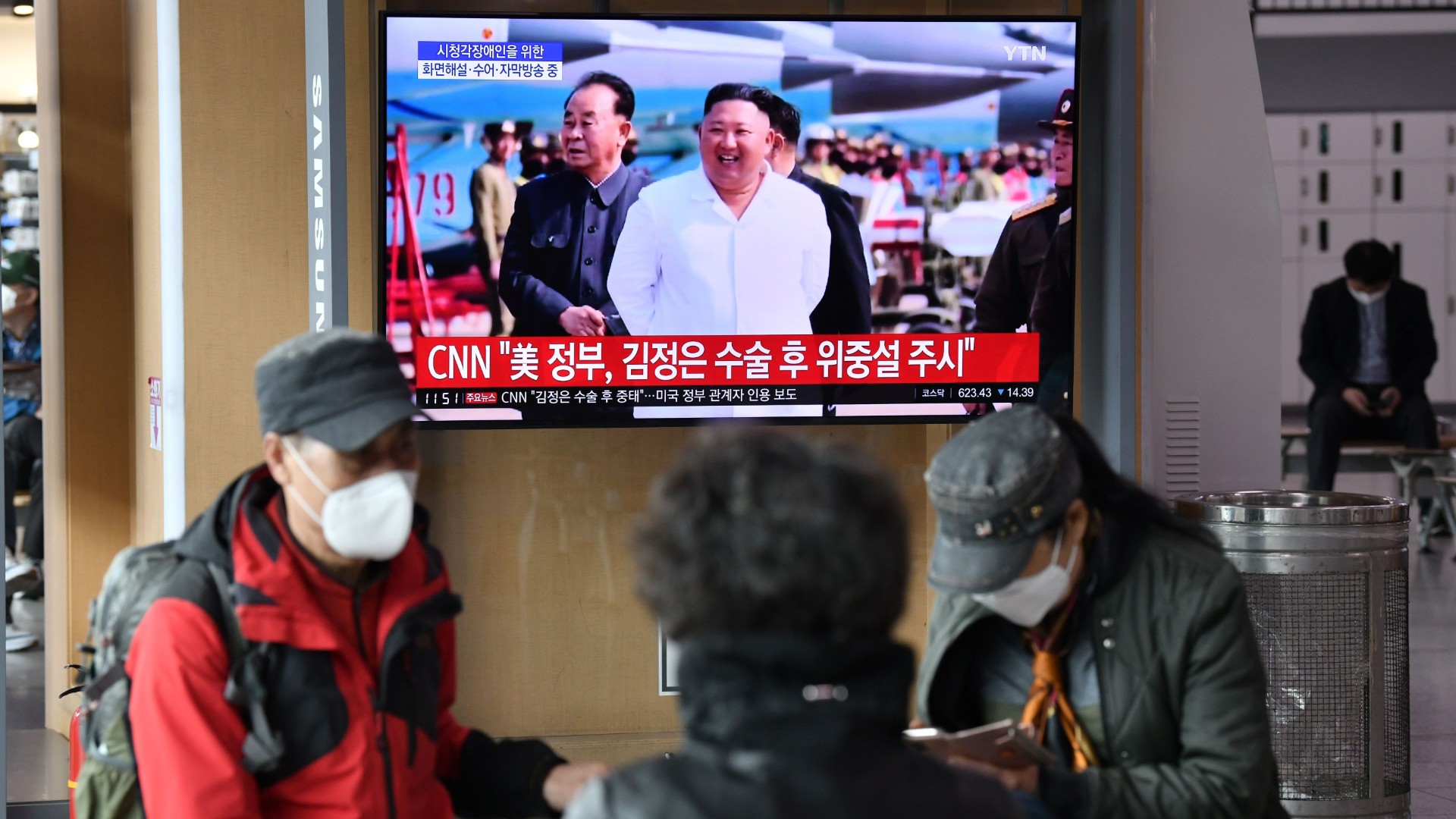 People watch a television news broadcast showing file footage of North Korean leader Kim Jong Un, at a railway station in Seoul on April 21, 2020. (Jung Yeon-je/AFP/Getty Images)