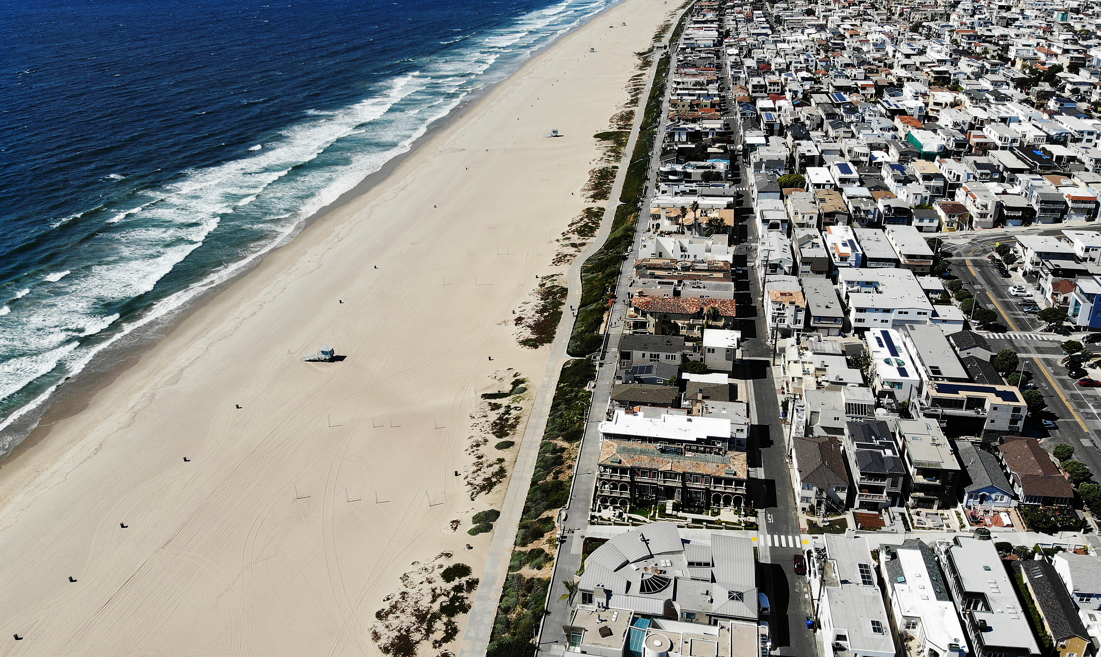 An aerial view of Manhattan Beach following L.A. beach closures amid the coronavirus pandemic on March 27, 2020 in Manhattan Beach. (Mario Tama/Getty Images)