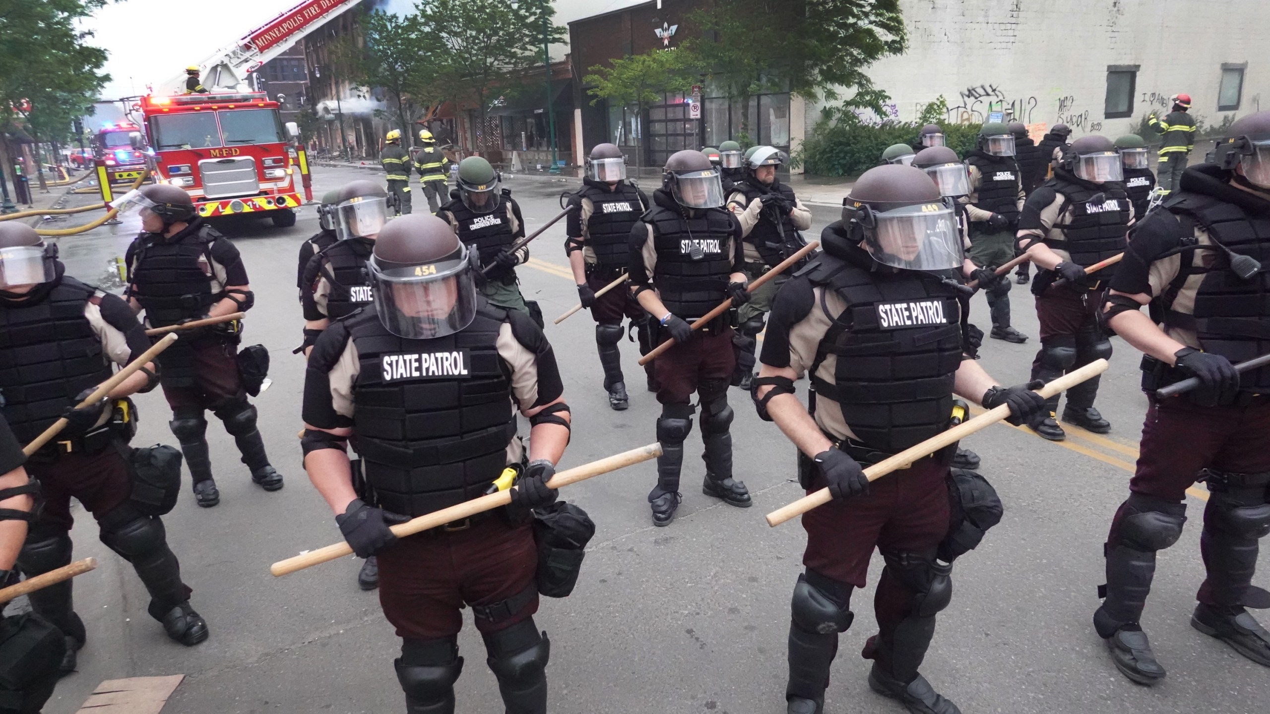 Police in Minneapolis, Minnesota secure a perimeter on May 29, 2020 following a night of rioting sparked by the death of George Floyd. (Photo by Scott Olson/Getty Images)