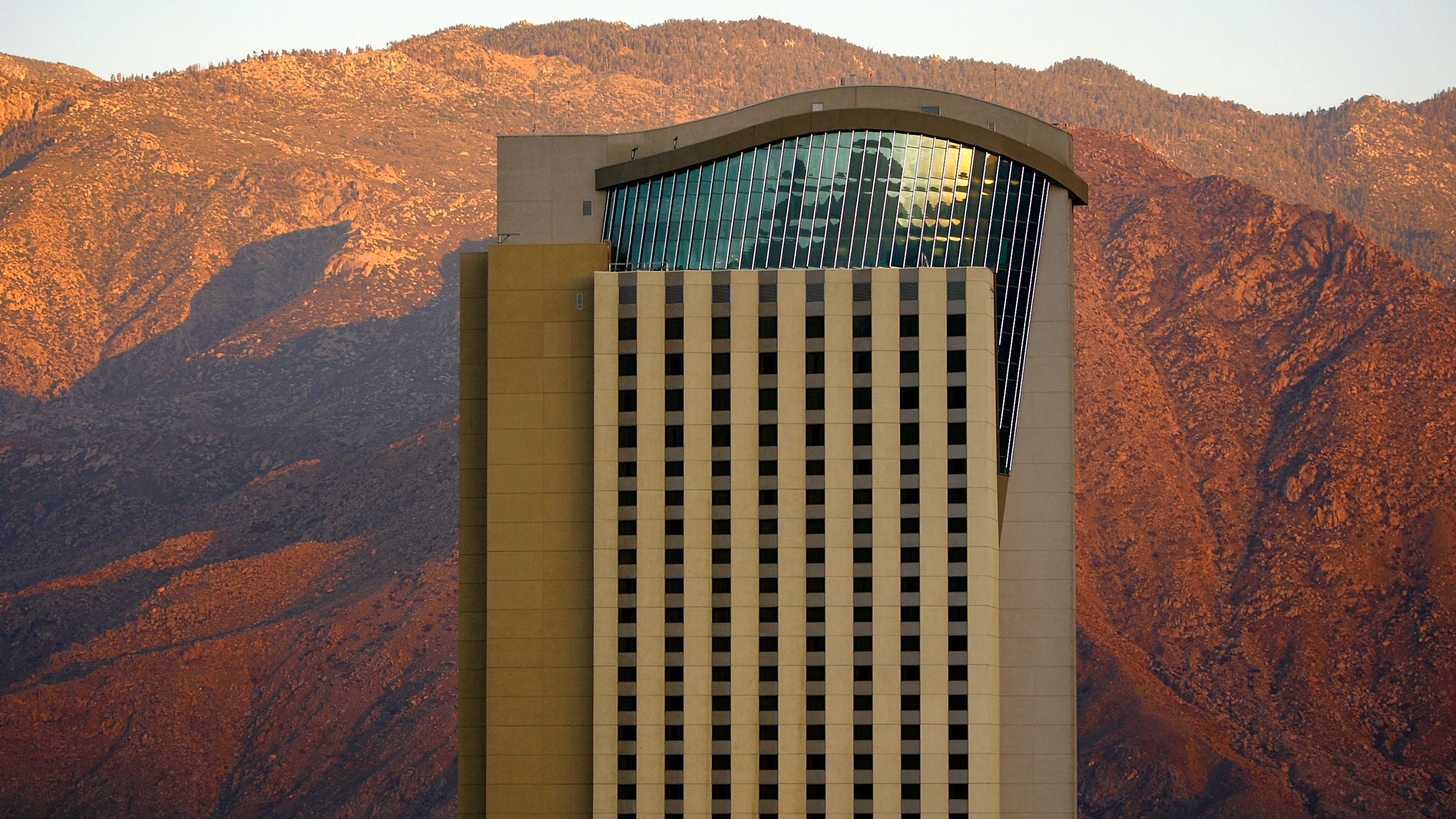 The Morongo Casino Resort and Spa in Cabazon is seen with the San Jacinto Mountains on June 29, 2007. (David McNew / Getty Images)