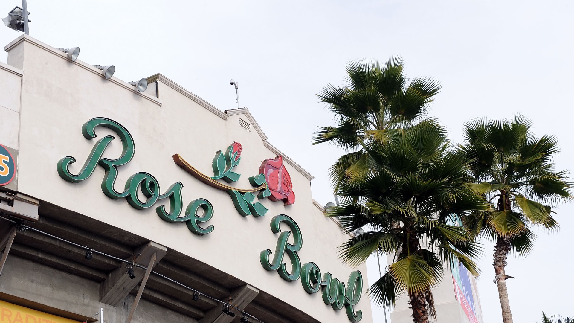 An exterior view of the 96th Rose Bowl game in Pasadena between the Oregon Ducks and the Ohio State Buckeyes on Jan. 1, 2010. (Harry How/Getty Images)