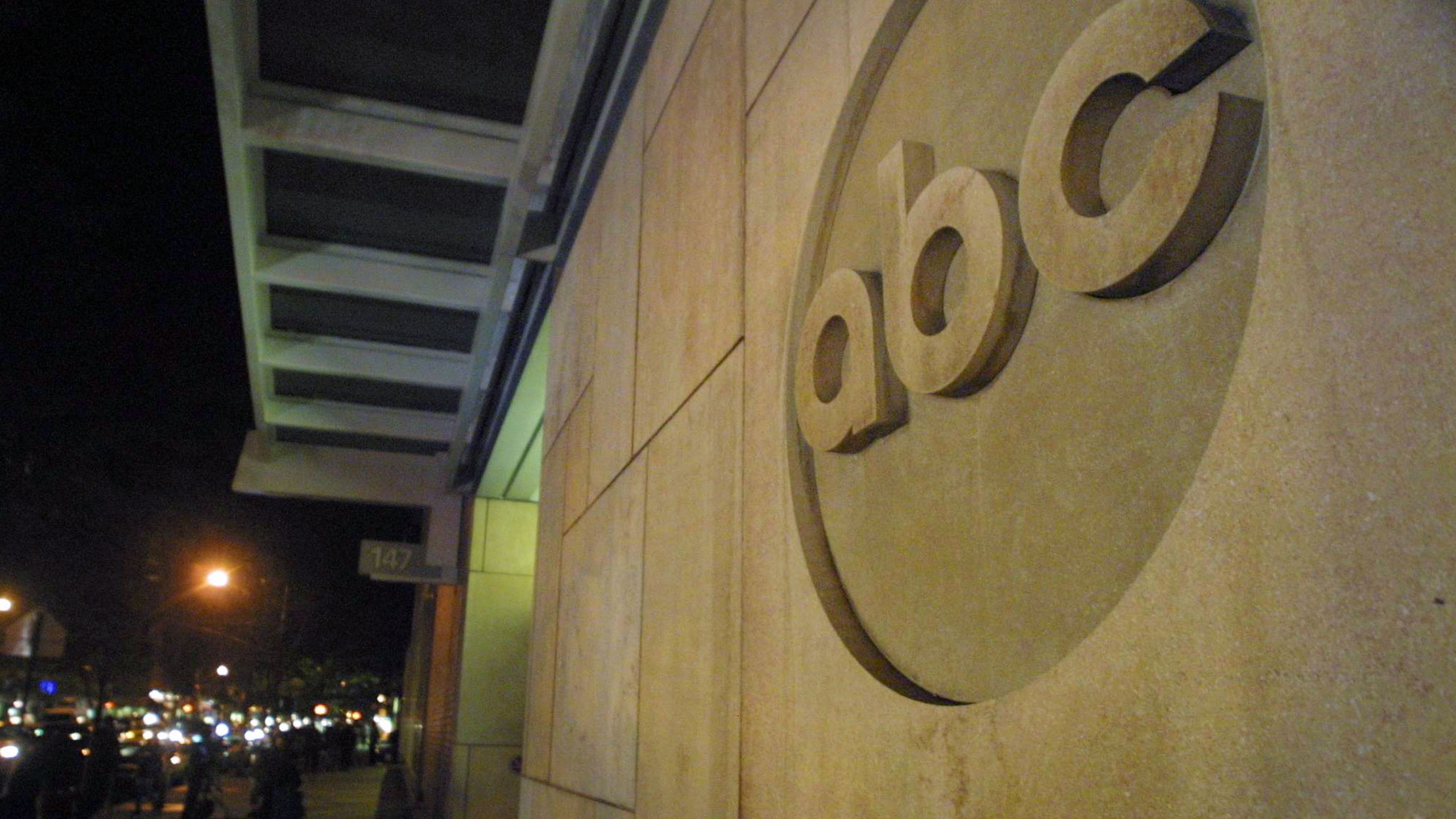 The ABC logo is displayed outside ABC News headquarters after an anthrax scare October 15, 2001, in New York City. (Mario Tama/Getty Images)