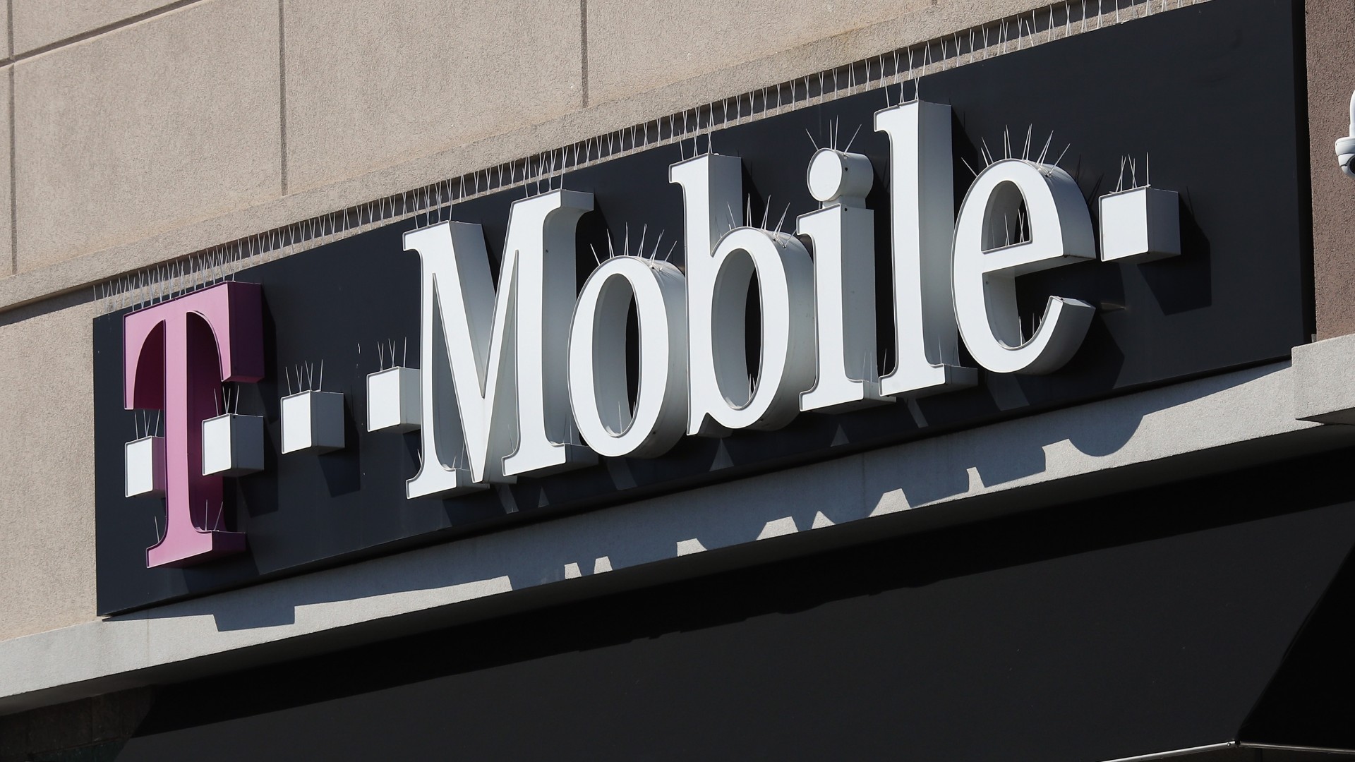 A general view of a T-Mobile store on March 26, 2020 in Deer Park, New York. (Bruce Bennett/Getty Images)