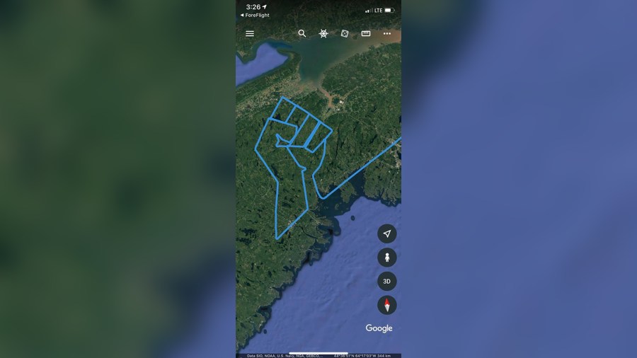 Pilot Dimitri Neonakis drew a raised fist in the sky in tribute to George Floyd. (Courtesy Dimitri Neonakis from ForeFlight via CNN)