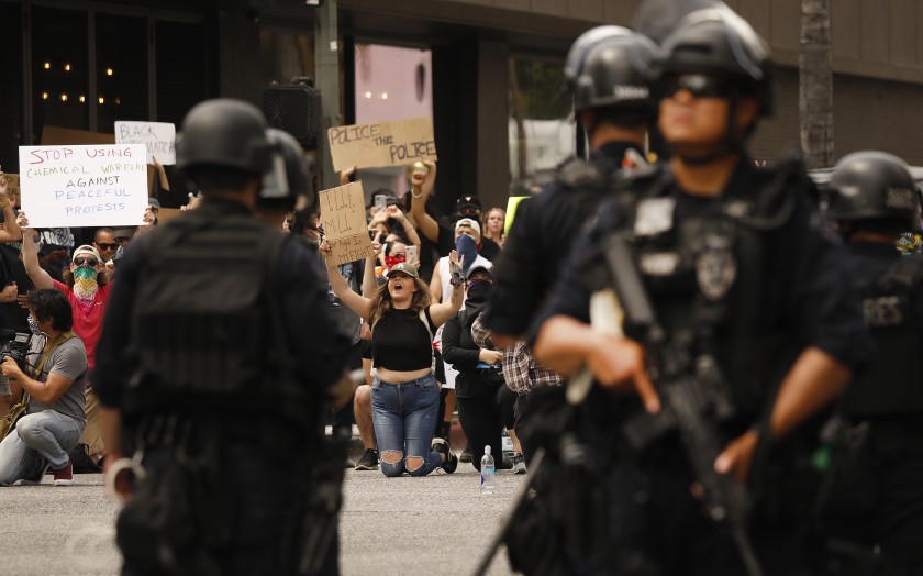 LAPD officers surround protesters on June 2, 2020 in Hollywood.(Al Seib/Los Angeles Times)