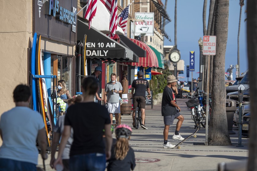 West Oceanfront in Newport Beach draws window shoppers and skaters on Monday.(Allen J. Schaben / Los Angeles Times)