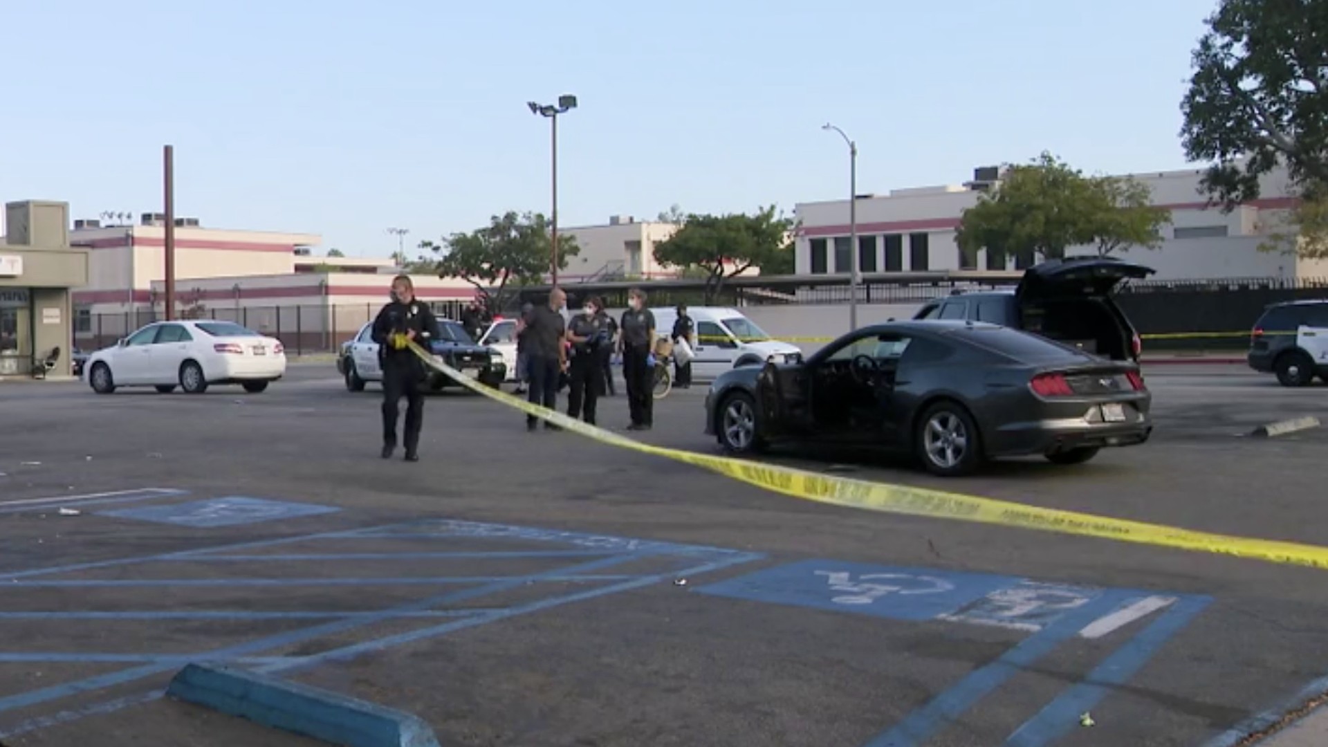 Police investigate a shooting in Glendale on July 30, 2020. (KTLA)