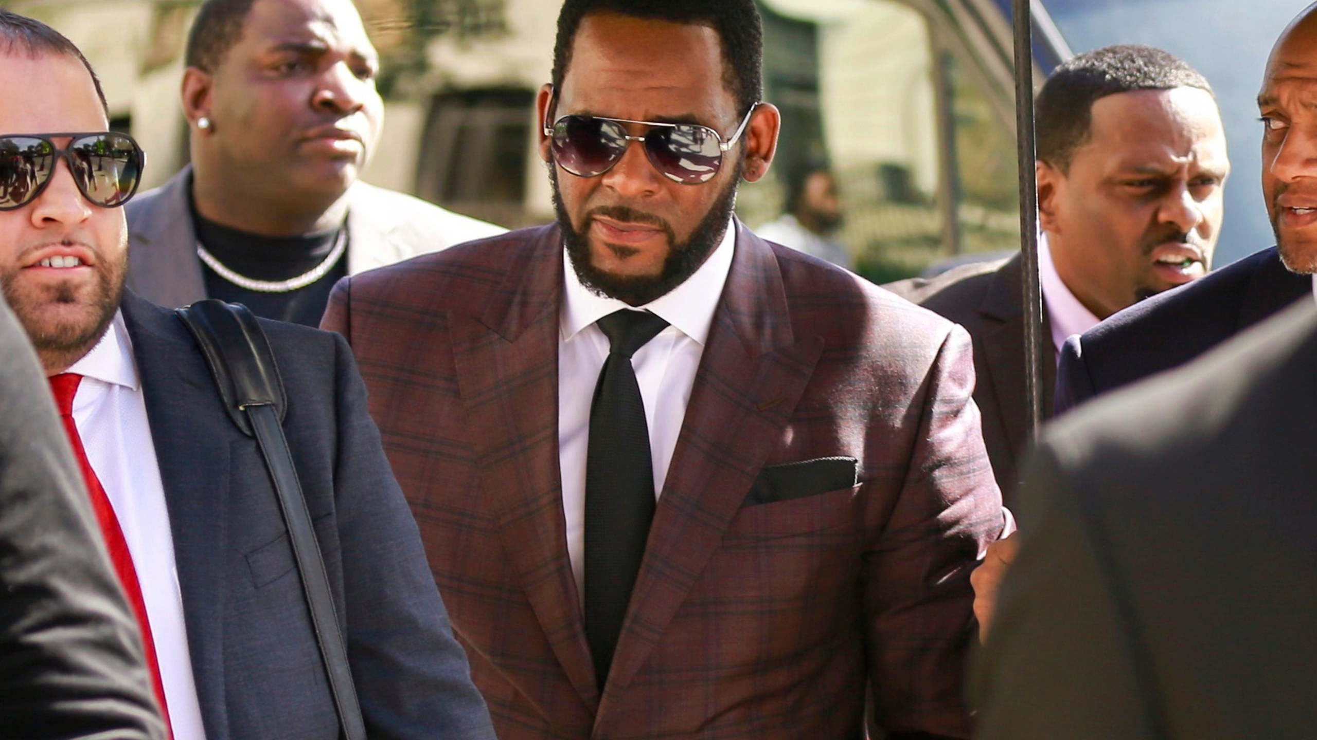 R&B singer R. Kelly, center, arrives at the Leighton Criminal Court building for an arraignment on sex-related felonies in Chicago on June 26, 2019. (Amr Alfiky/Associated Press)