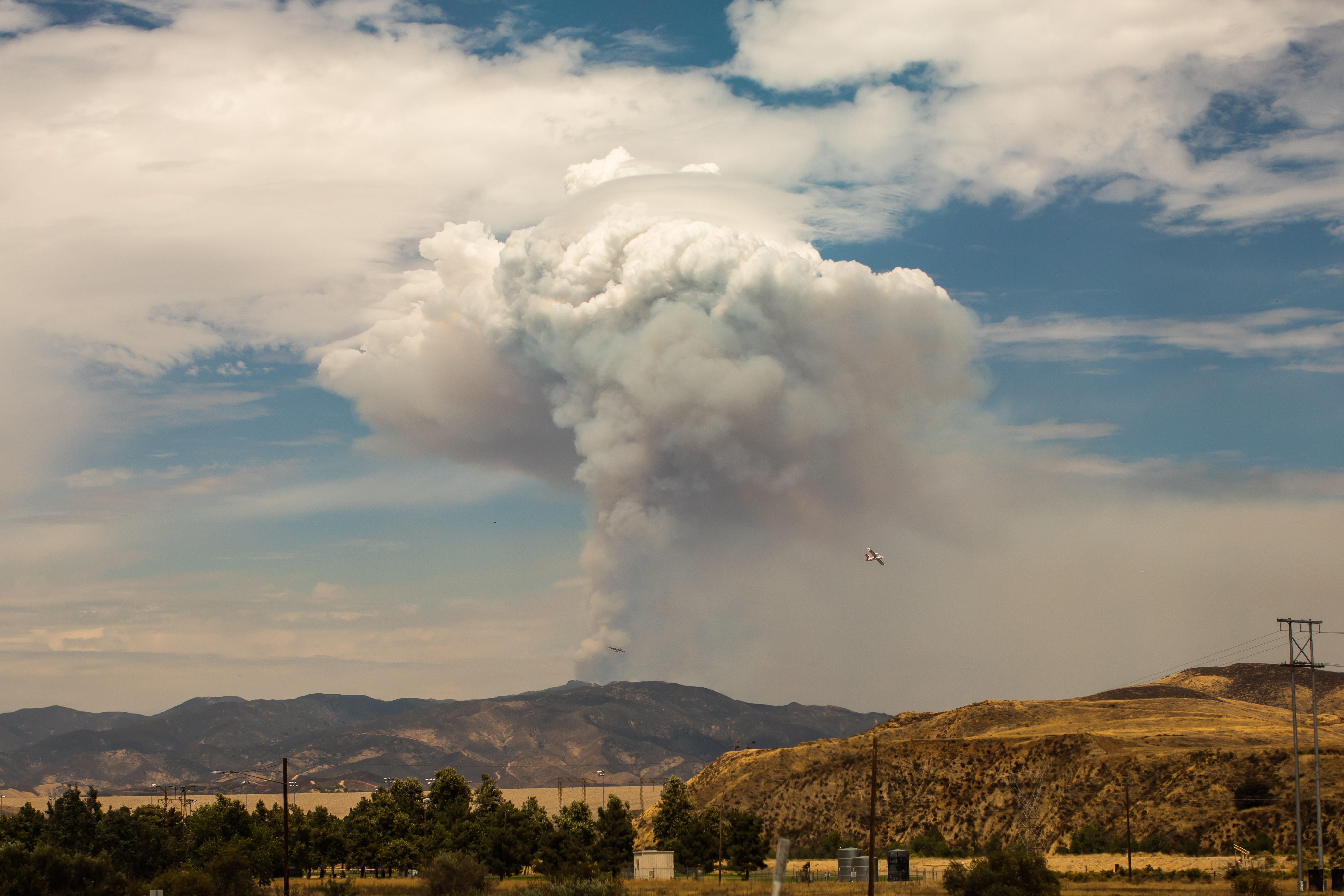 A plume of smoke from the Lake Fire in the Angeles National Forest is seen from Castaic, California on Aug. 13, 2020. (APU GOMES/AFP via Getty Images)