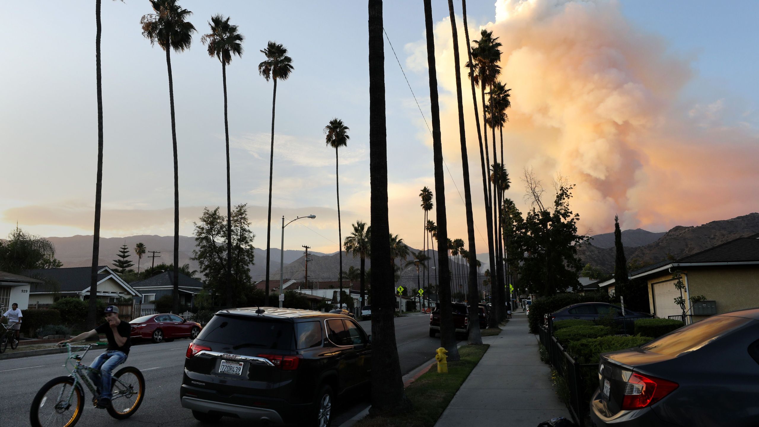 A plume of smoke rises from the Ranch 2 Fire on Aug. 15, 2020 in Azusa. (Mario Tama/Getty Images)