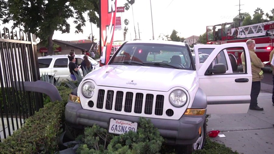 A suspected DUI driver was arrested after a Jeep jumped a curb in Anaheim and fatally struck a pregnant woman on Aug. 12, 2020. (OnScene.TV)