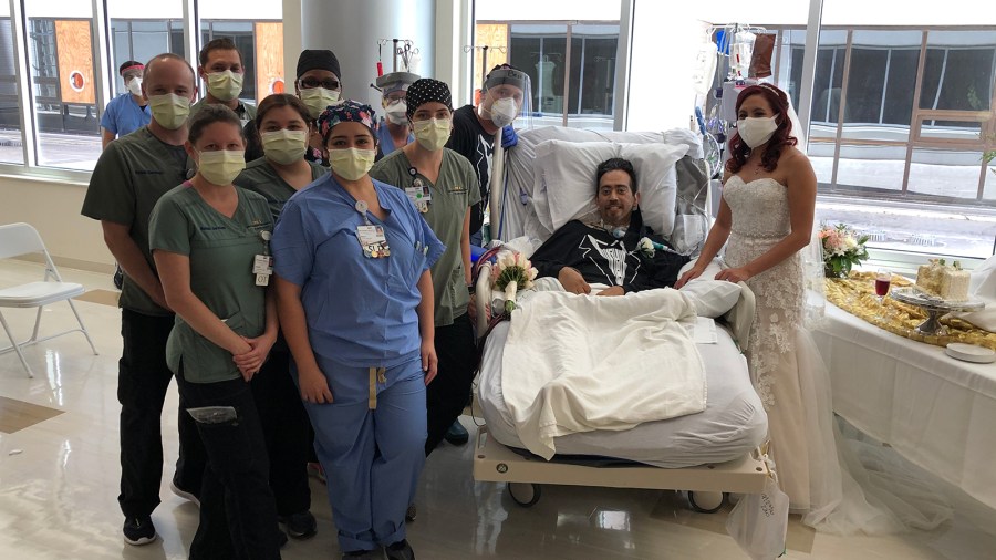 Health care workers at San Antonio Methodist Hospital alongside Carlos Muniz and Grace Leimann after their wedding in the hospital. (Methodist Healthcare via CNN)