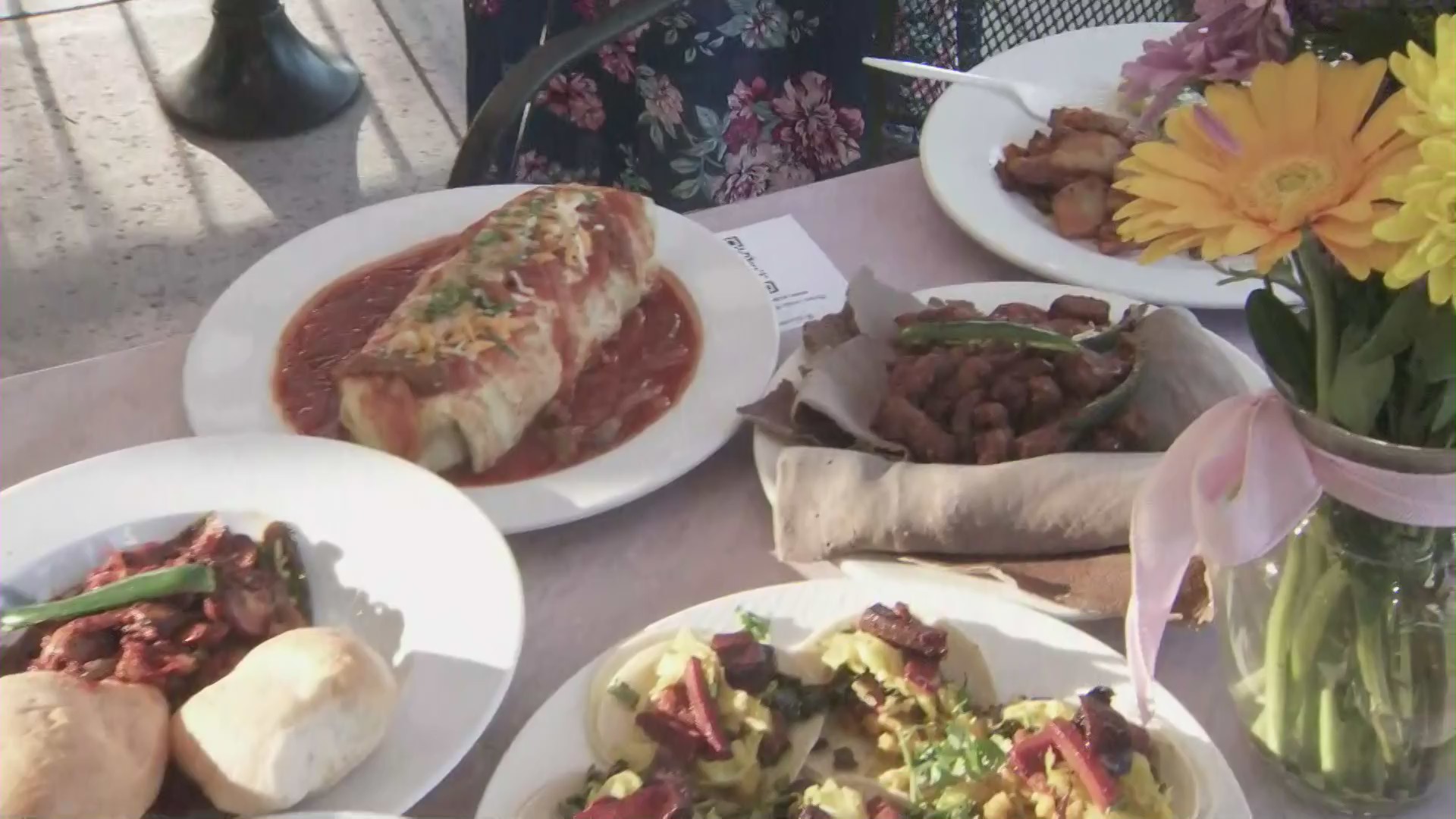 Ranch Side Cafe in Lake View Terrace displays its menu offerings on Aug. 9, 2020. (KTLA)