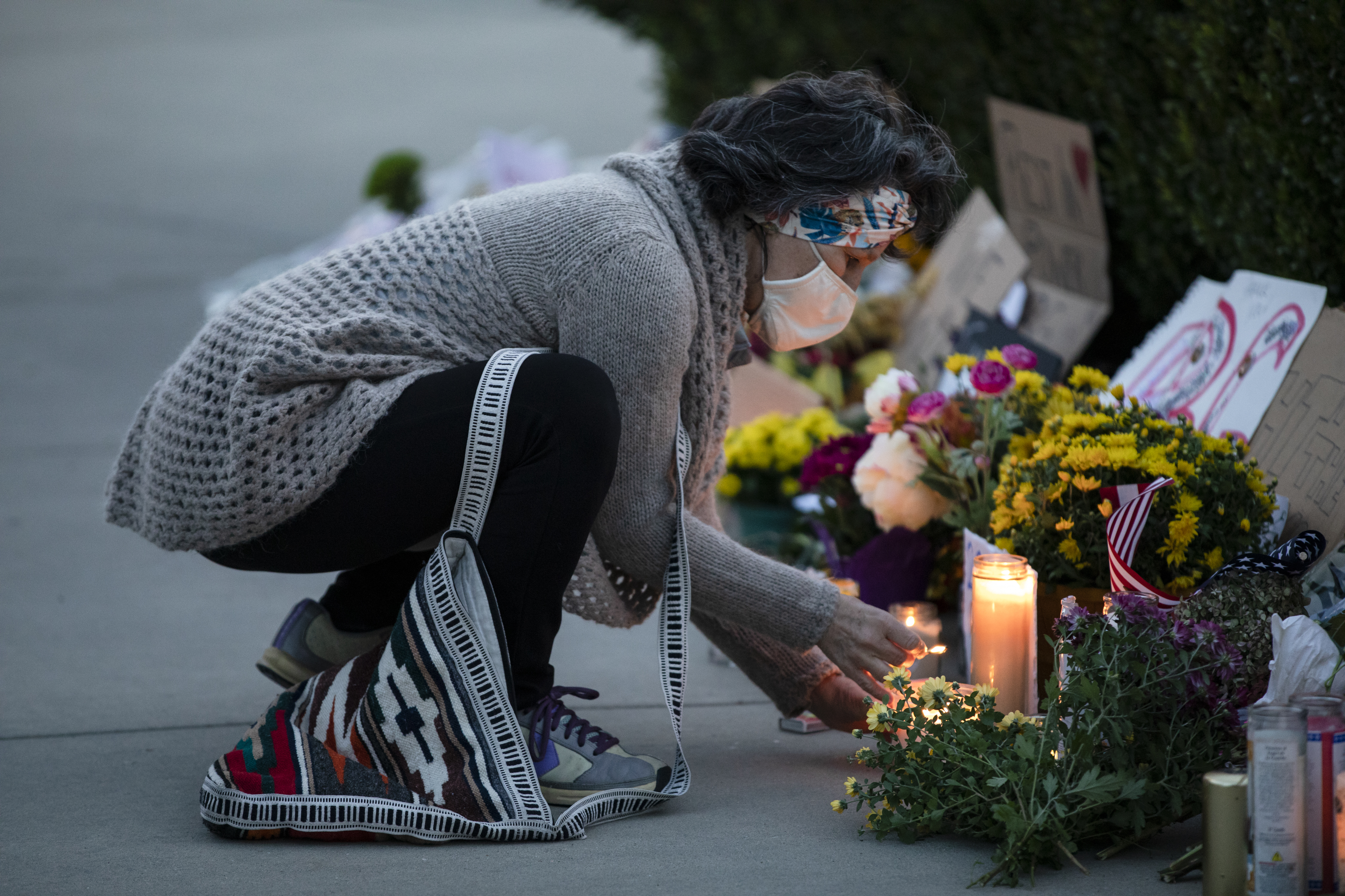 A woman lights candles in front of the U.S. Supreme Court in honor of Supreme Court Justice Ruth Bader Ginsburg on Sept. 19, 2020 in Washington, D.C. (Samuel Corum/Getty Images)