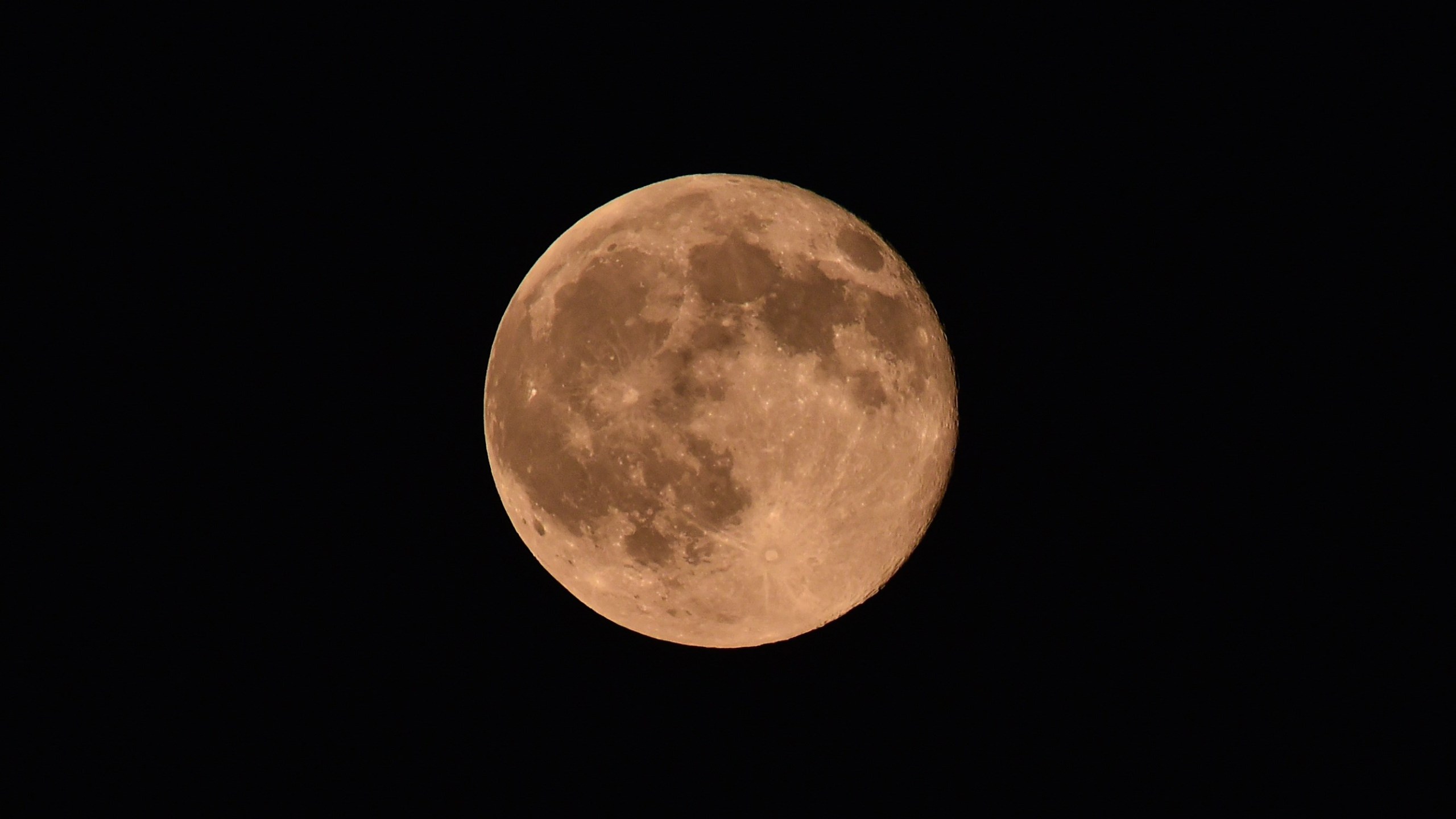 The so-called blue moon is seen above Washington on July 31, 2015. (MANDEL NGAN/AFP via Getty Images)