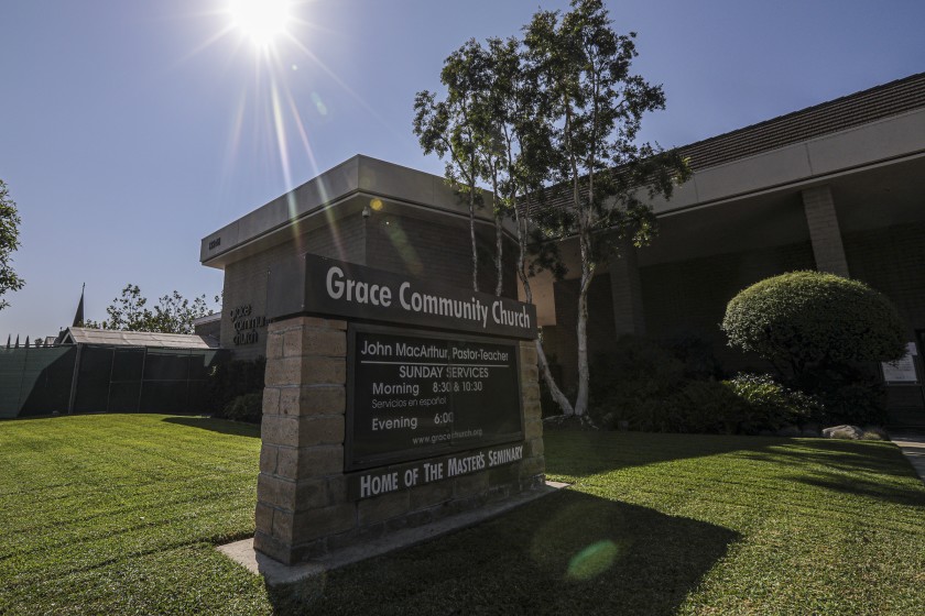 Grace Community Church in Sun Valley, seen in an undated photo, draws thousands of worshippers, most of whom do not wear masks or socially distance. (Irfan Khan / Los Angeles Times)