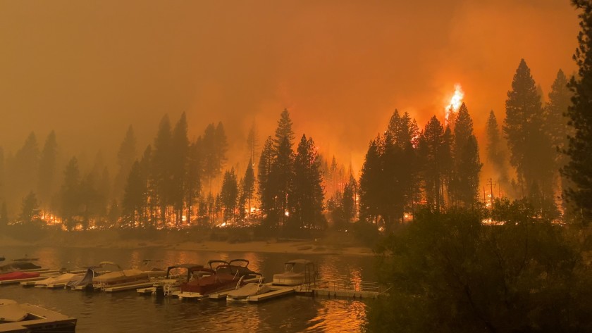 The Creek fire exploded and surrounded Shaver Lake in California, seen here on Sept. 6.(Kent Nishimura / Los Angeles Times)