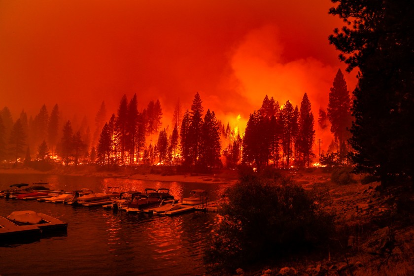 The Creek fire approaches Shaver Lake in Fresno County on Sept. 6. (Kent Nishimura / Los Angeles Times)