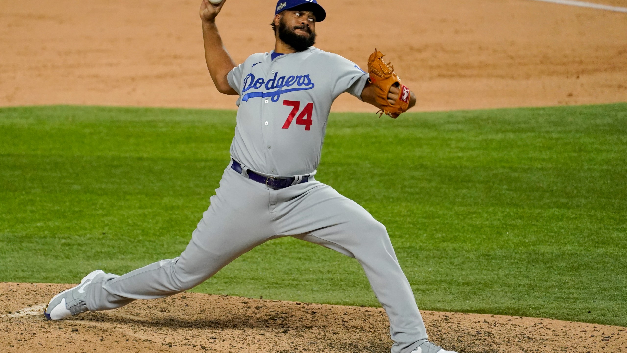 Los Angeles Dodgers relief pitcher Kenley Jansen throws against the Atlanta Braves during the ninth inning in Game 5 of a baseball National League Championship Series Friday, Oct. 16, 2020, in Arlington, Texas. (AP Photo/Tony Gutierrez)