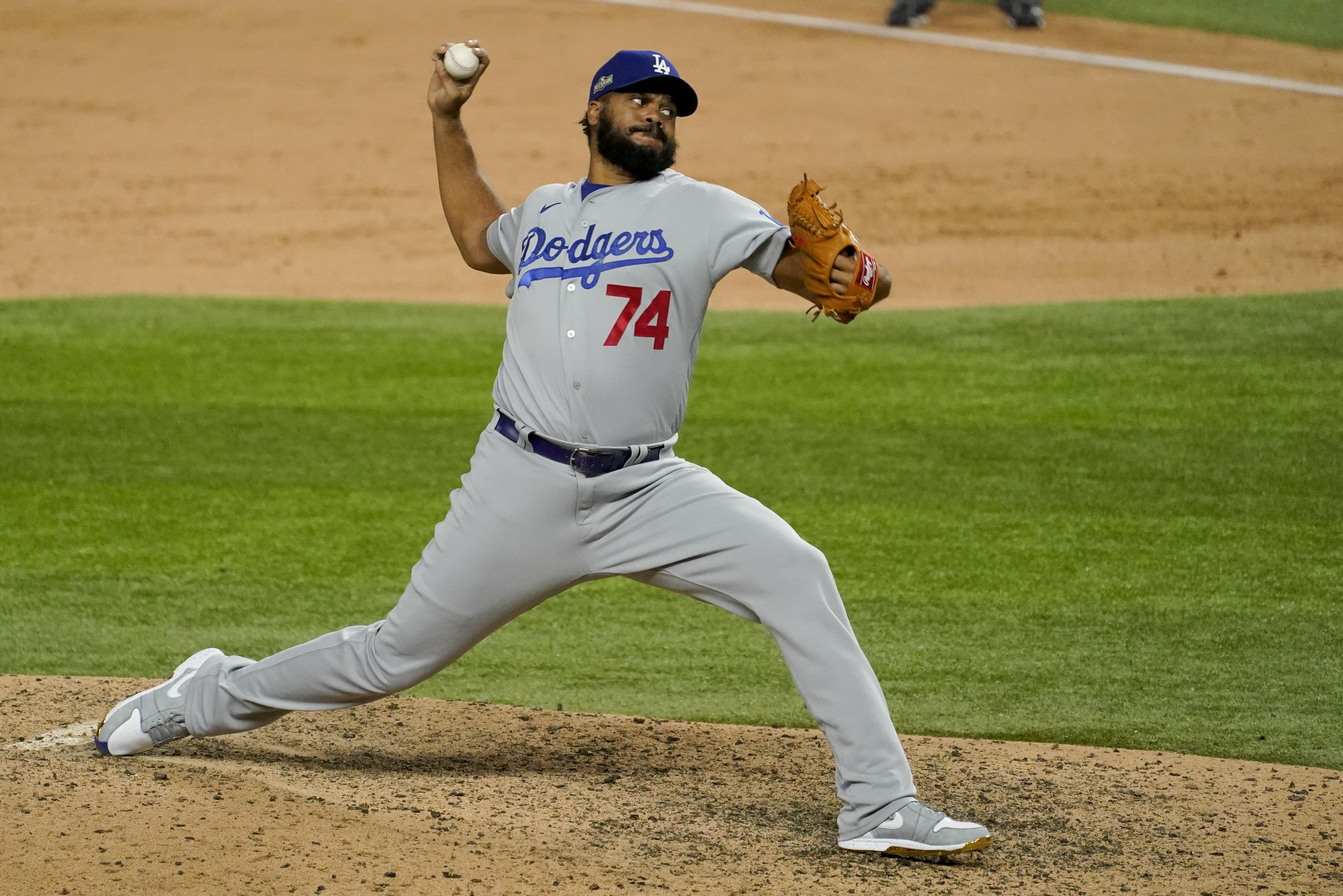 Los Angeles Dodgers relief pitcher Kenley Jansen throws against the Atlanta Braves during the ninth inning in Game 5 of a baseball National League Championship Series Friday, Oct. 16, 2020, in Arlington, Texas. (AP Photo/Tony Gutierrez)