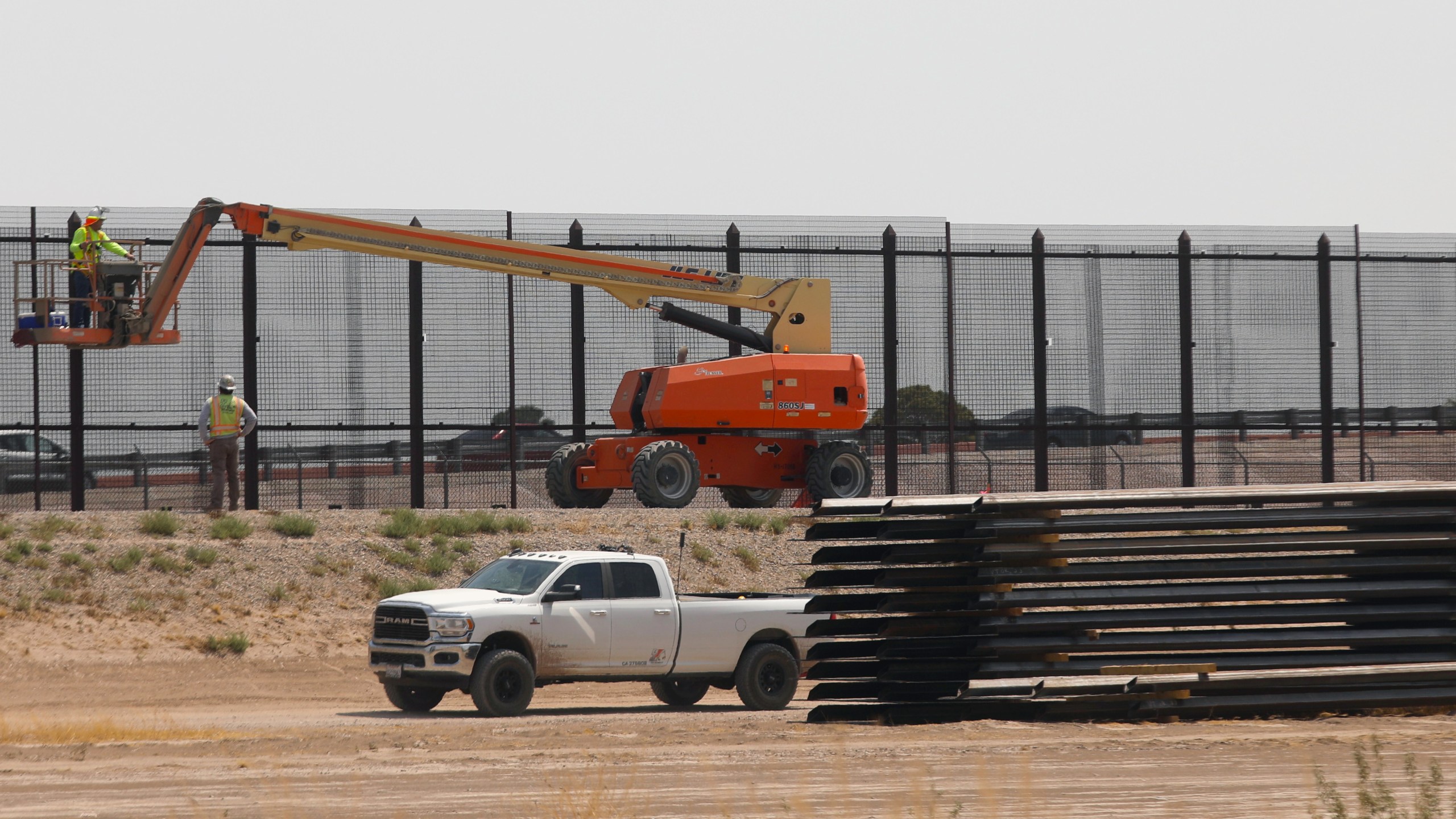 This photo shows the construction site of a new section of the border wall between El Paso, Texas and Ciudad Juarez, Chihuahua state, Mexico on Aug. 17, 2020. (HERIKA MARTINEZ / AFP via Getty Images)