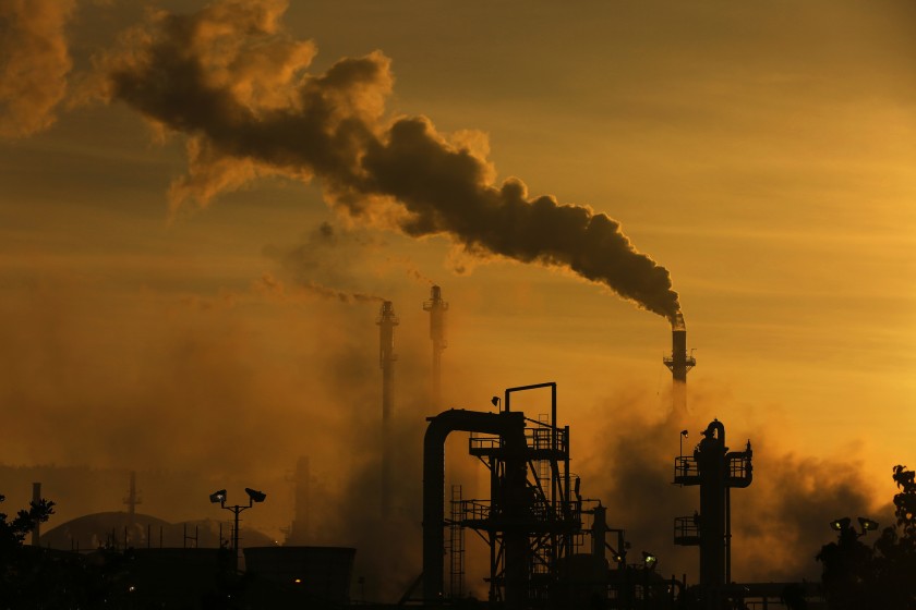 A refinery in the Wilmington neighborhood of Los Angeles is among the facilities regulated under California’s cap-and-trade program to reduce greenhouse gas emissions. (Rick Loomis / Los Angeles Times)