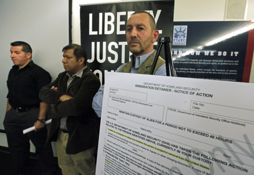 British filmmaker Duncan Roy, right, in 2012 announces a lawsuit by the American Civil Liberties Union on behalf of arrestees who said they were improperly denied bail because of federal immigration holds. (Reed Saxon / Associated Press)