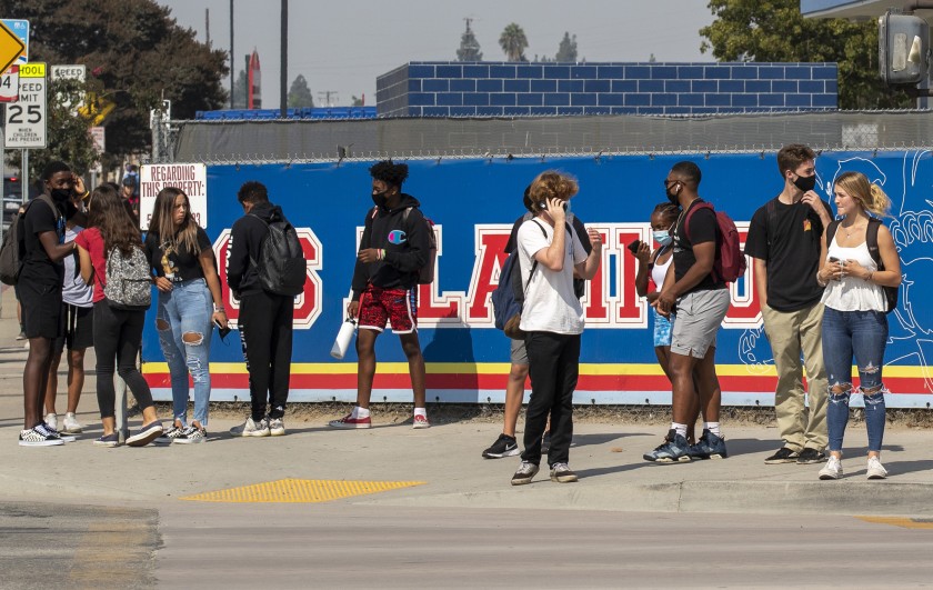 Students leave campus after a day of in-class learning at Los Alamitos High School in 2020. (Allen J. Schaben / Los Angeles Times)